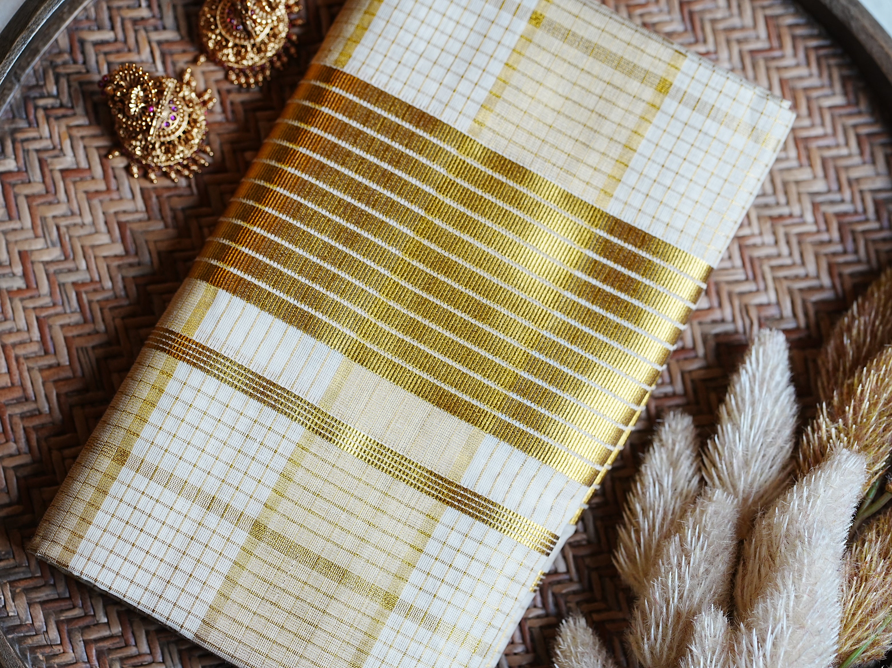 🌾 Shimmering Golden Checks: The Premium Kerala Tissue Set Mundu ✨