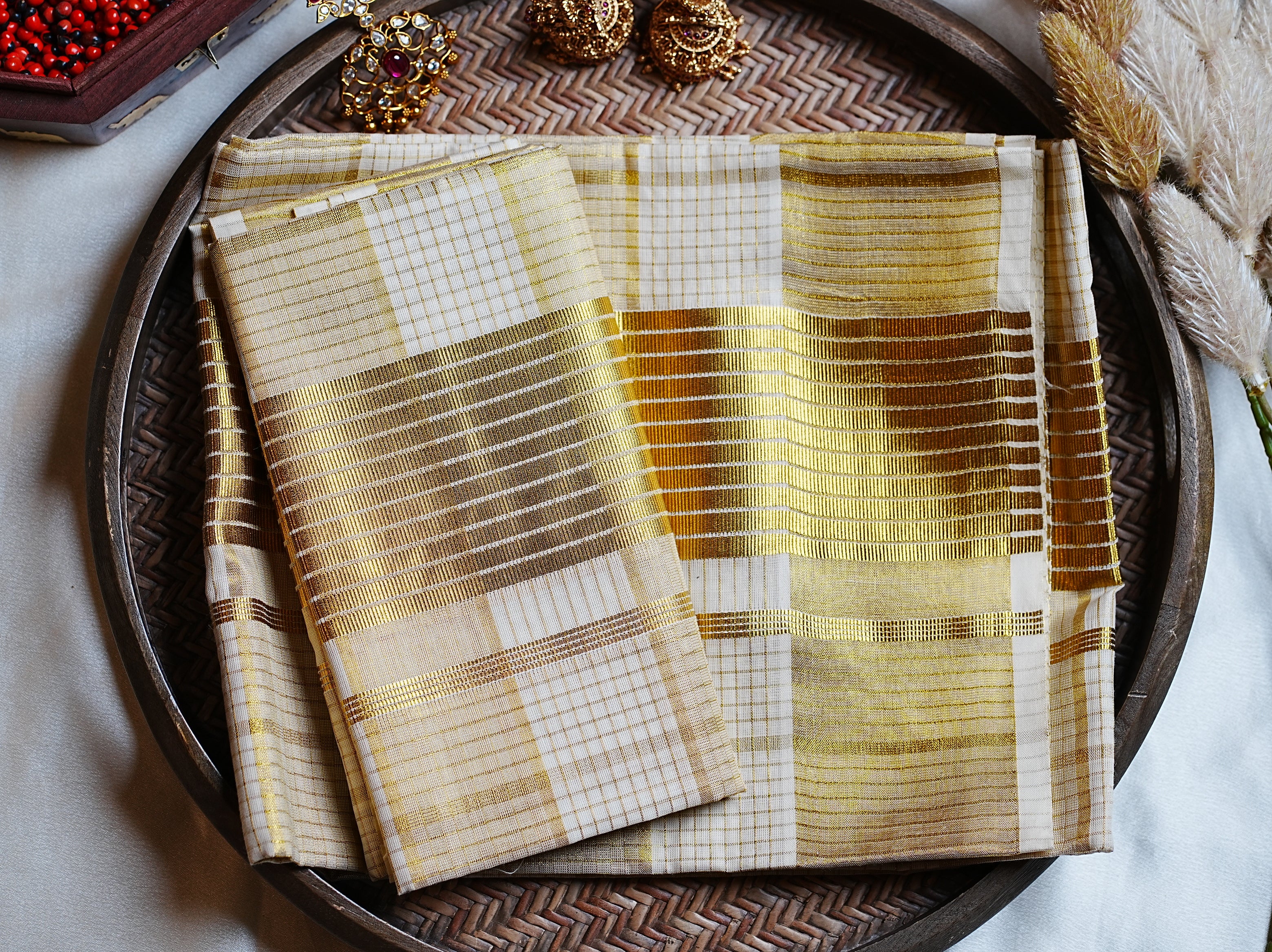 🌾 Shimmering Golden Checks: The Premium Kerala Tissue Set Mundu ✨