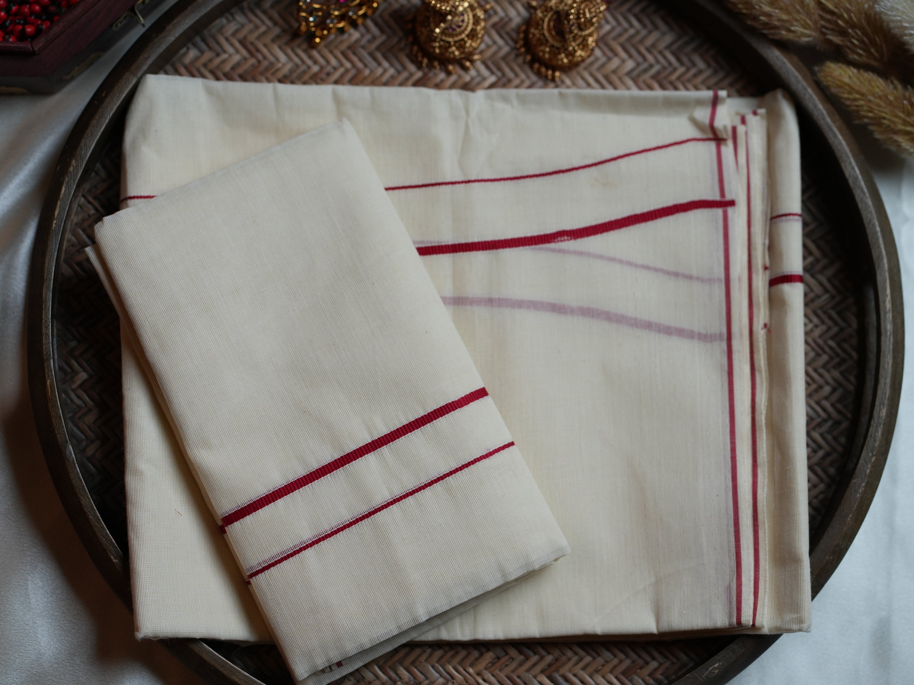 🌿 Classic Red Eerkilikkara Cotton Kerala Set Mundu & Printed Accent Blouse Piece ✨