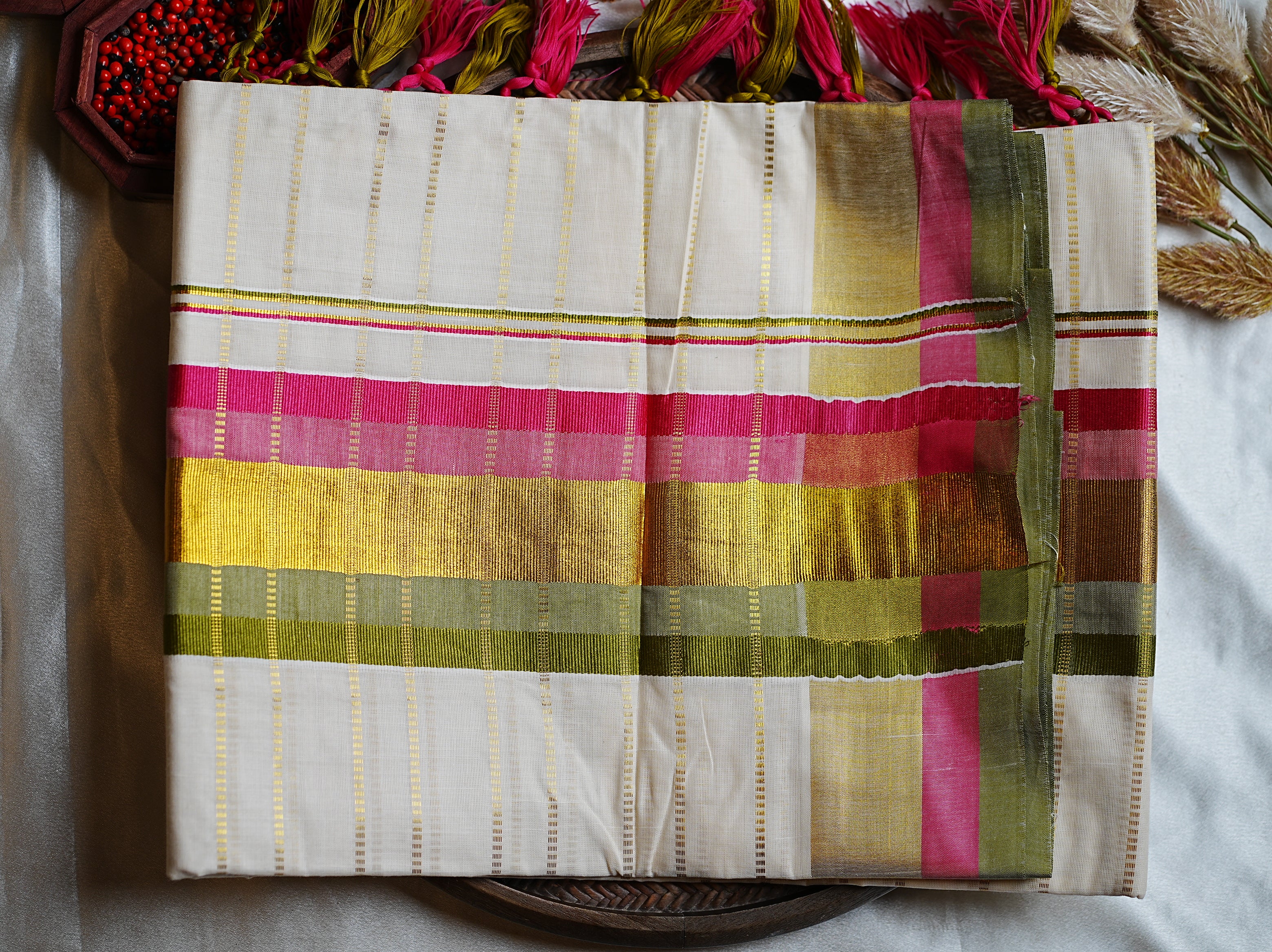 🌸 Olive Green, Magenta & Dash Zari Checks: Premium Cotton Kerala Saree 🌿