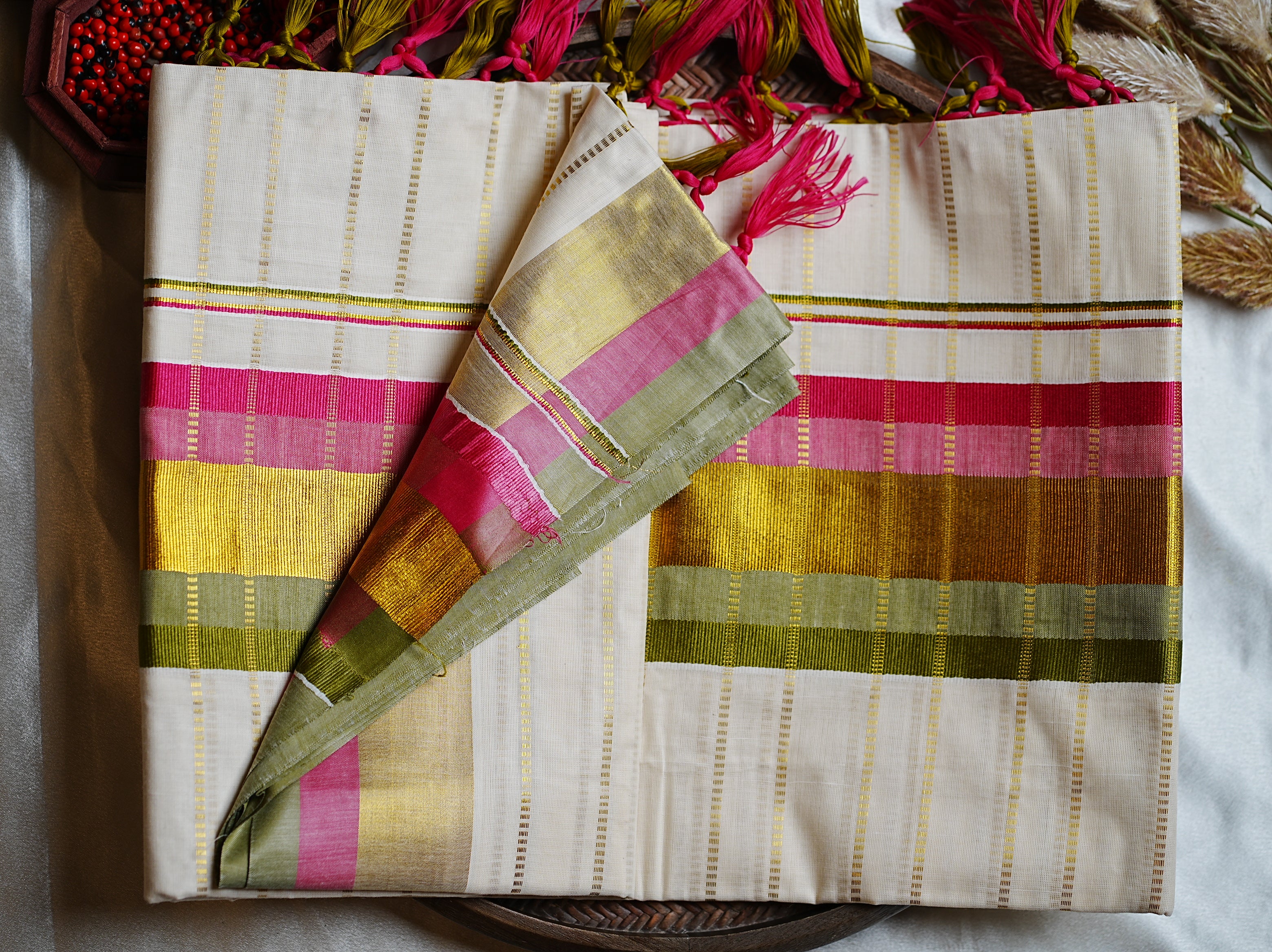🌸 Olive Green, Magenta & Dash Zari Checks: Premium Cotton Kerala Saree 🌿