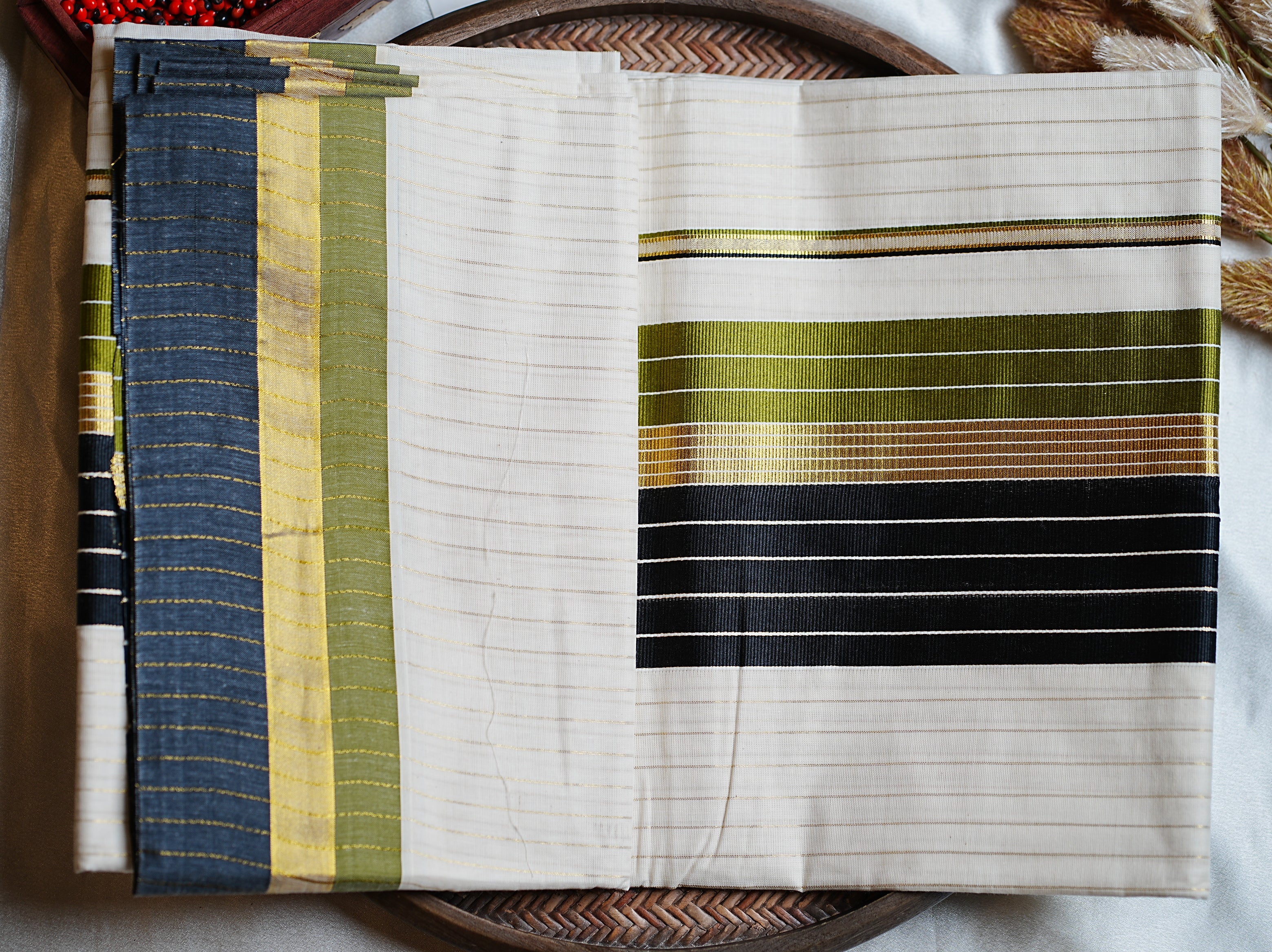 🌿 Olive Green, Jet Black & Golden Kasavu Cotton Kerala Saree ✨