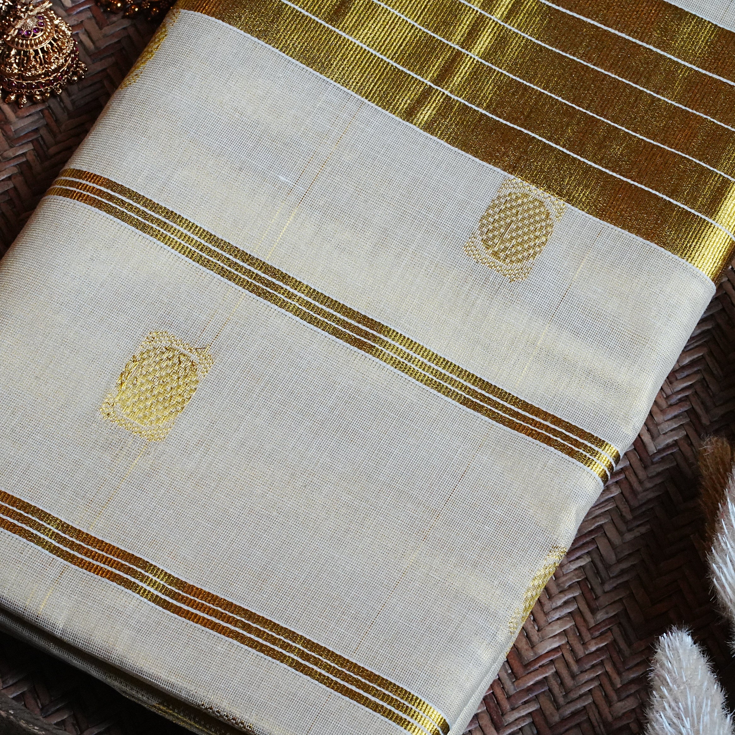 ✨ Premium Gold Tissue Kerala Saree with Geometric Zari Motifs 🌟