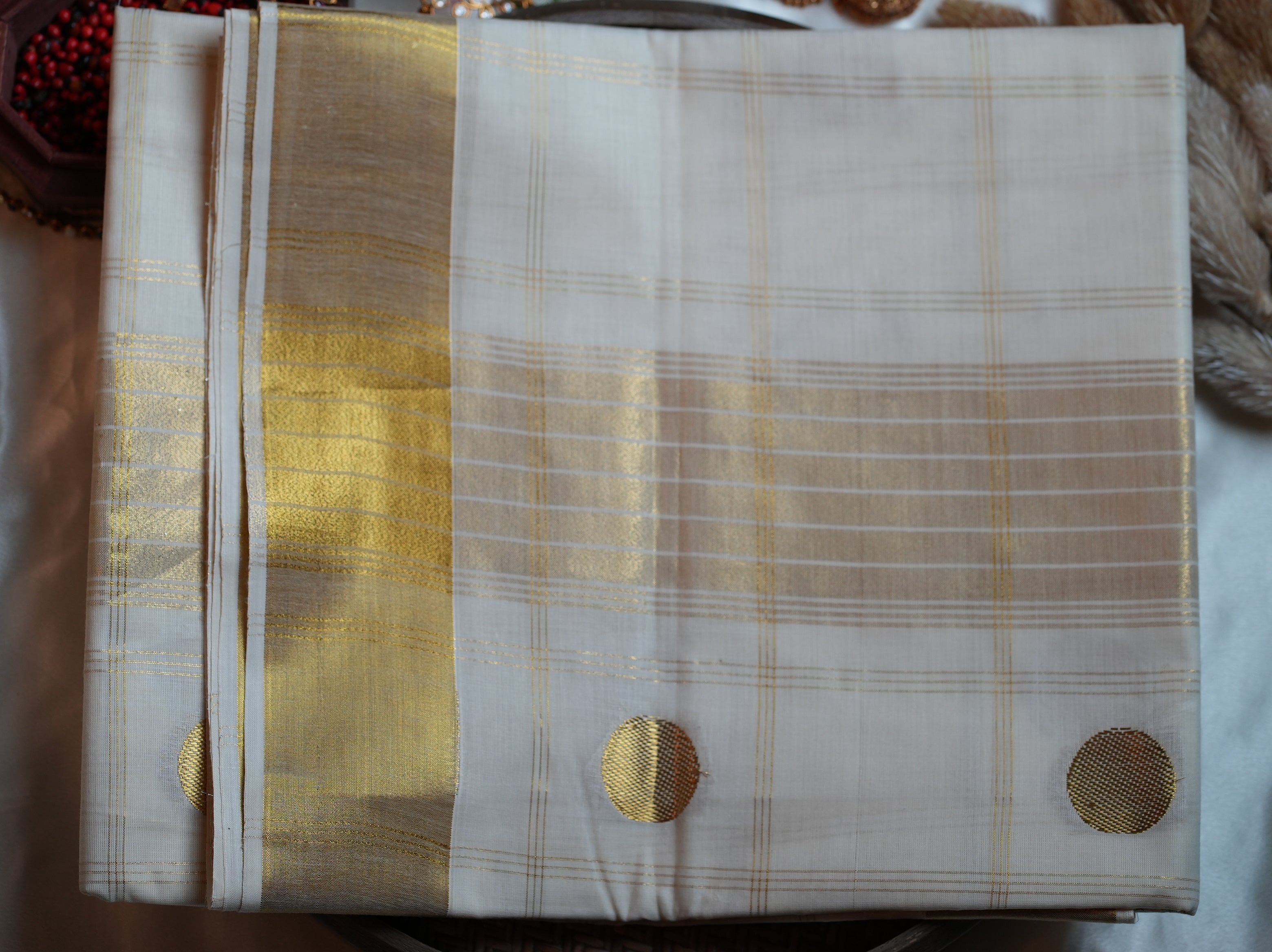 ✨ Golden Check & Circular Motif Kasavu Pure Cotton Kerala Saree 🟡