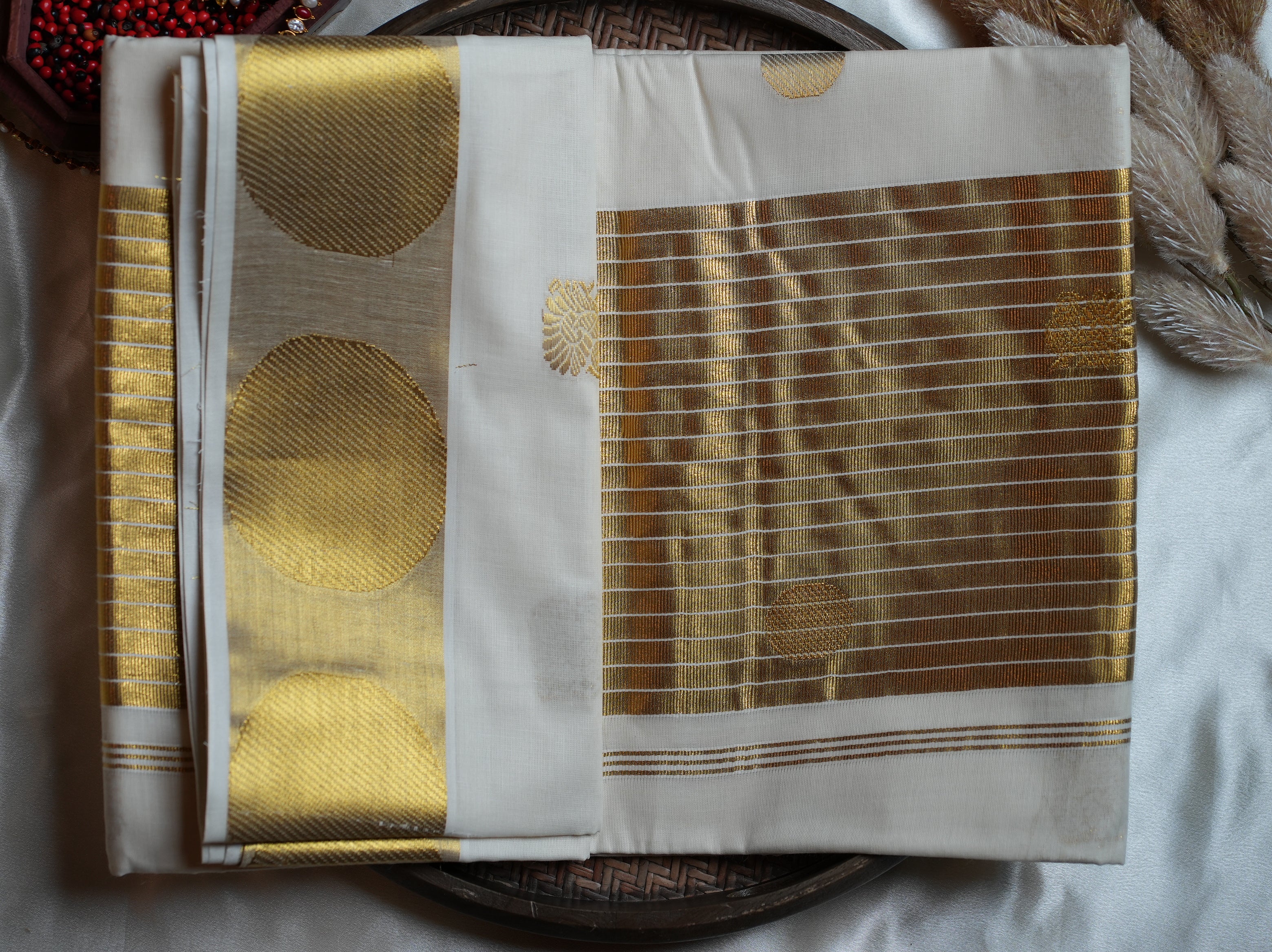 ✨ Broad Kasavu Band & Circular Motif Pure Cotton Kerala Saree 🟡