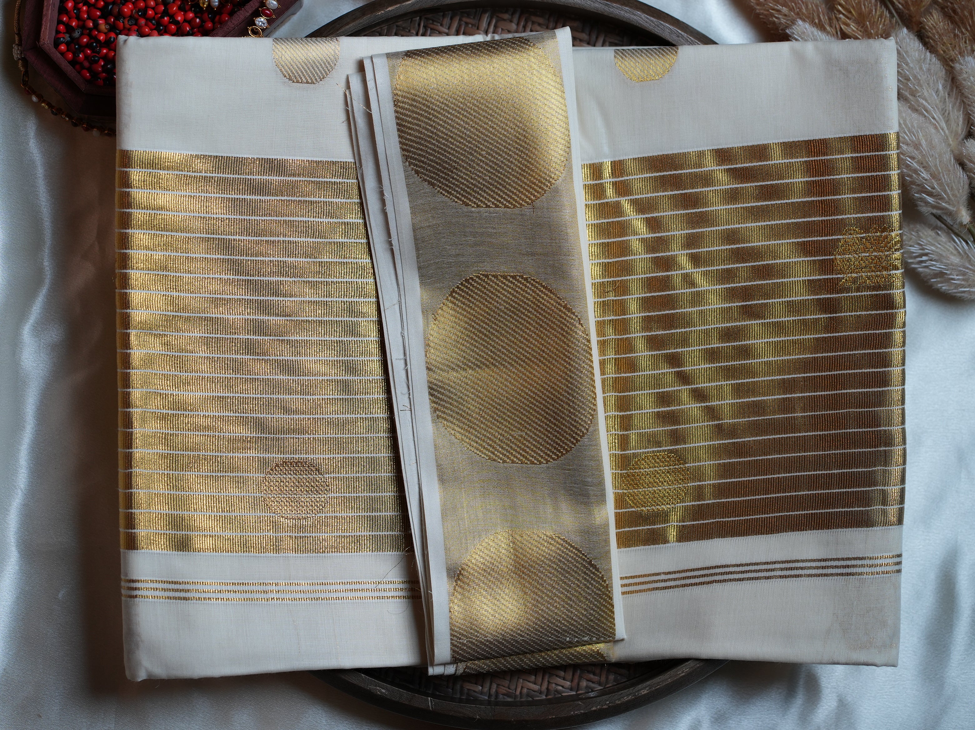 ✨ Broad Kasavu Band & Circular Motif Pure Cotton Kerala Saree 🟡