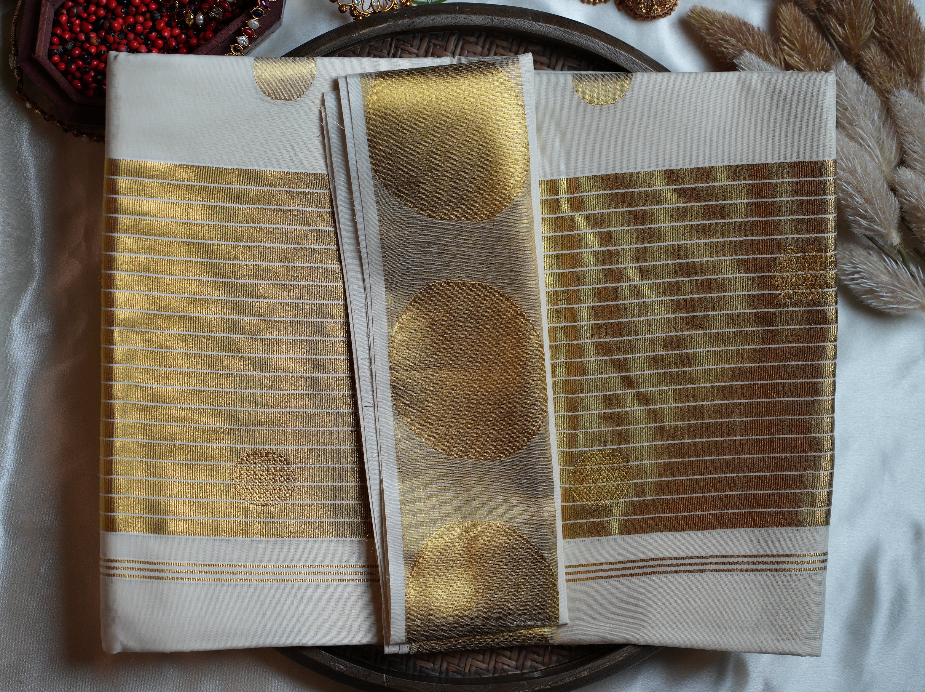 ✨ Broad Kasavu Band & Circular Motif Pure Cotton Kerala Saree 🟡
