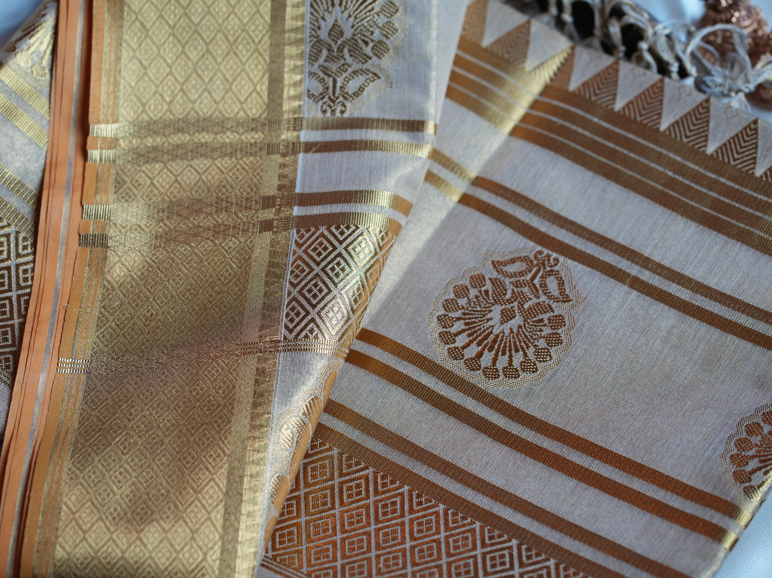 🌟 Luxury Golden Tissue Kerala Saree with Royal Floral Motifs & Running Blouse ✨