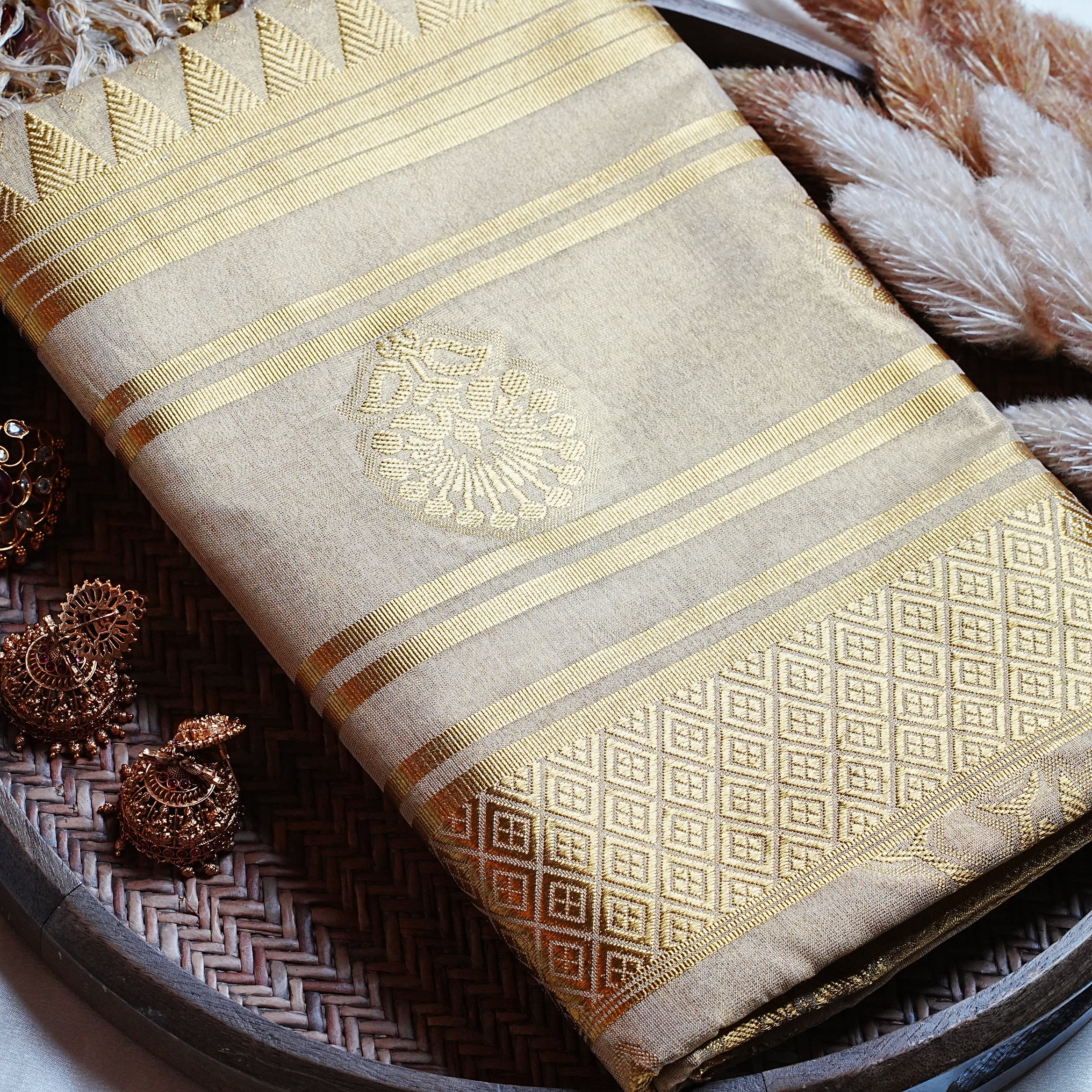 🌟 Luxury Golden Tissue Kerala Saree with Royal Floral Motifs & Running Blouse ✨