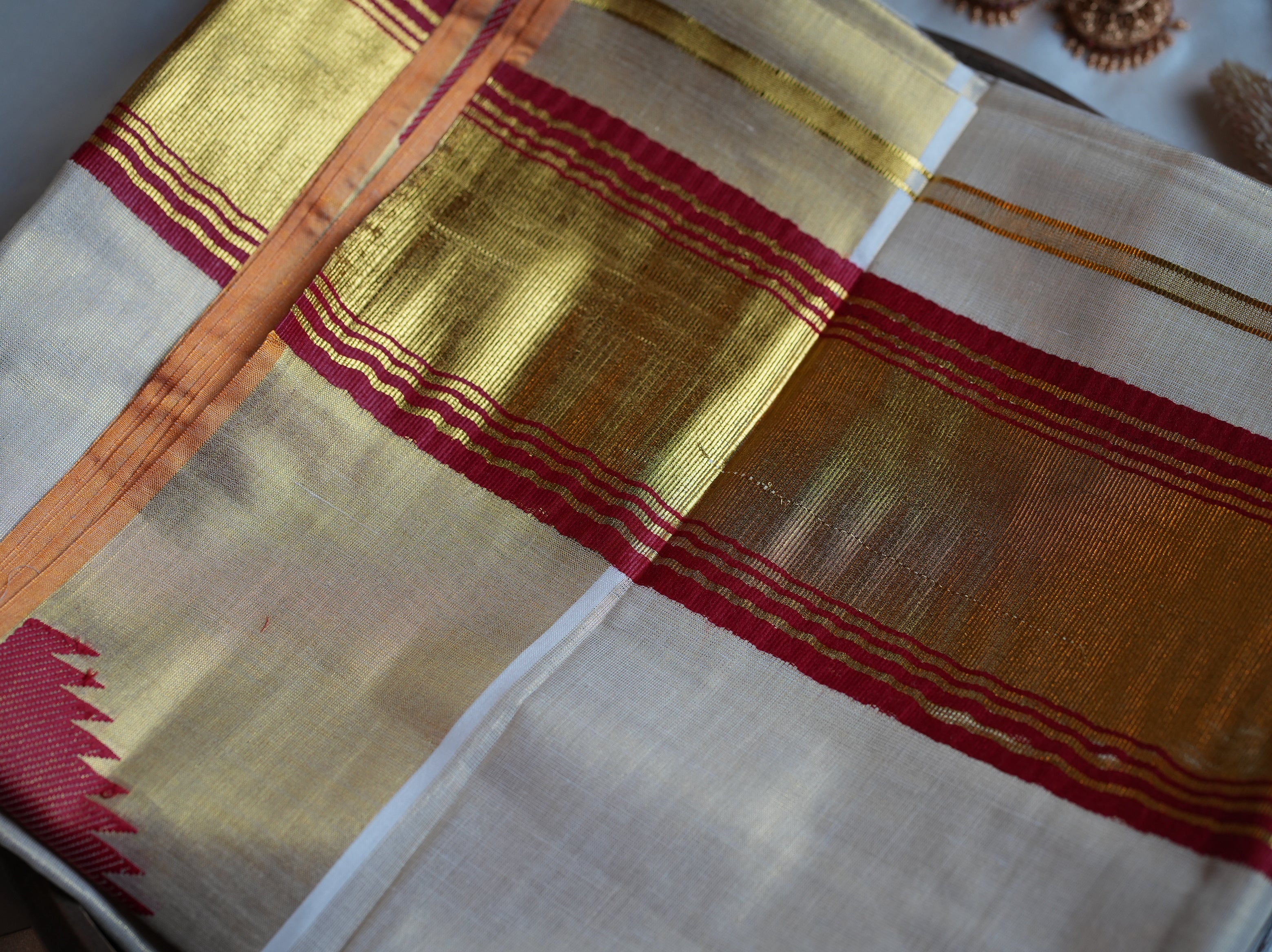 🌹 Crimson Red & Shimmering Kasavu: The Premium Tissue Kerala Saree ✨