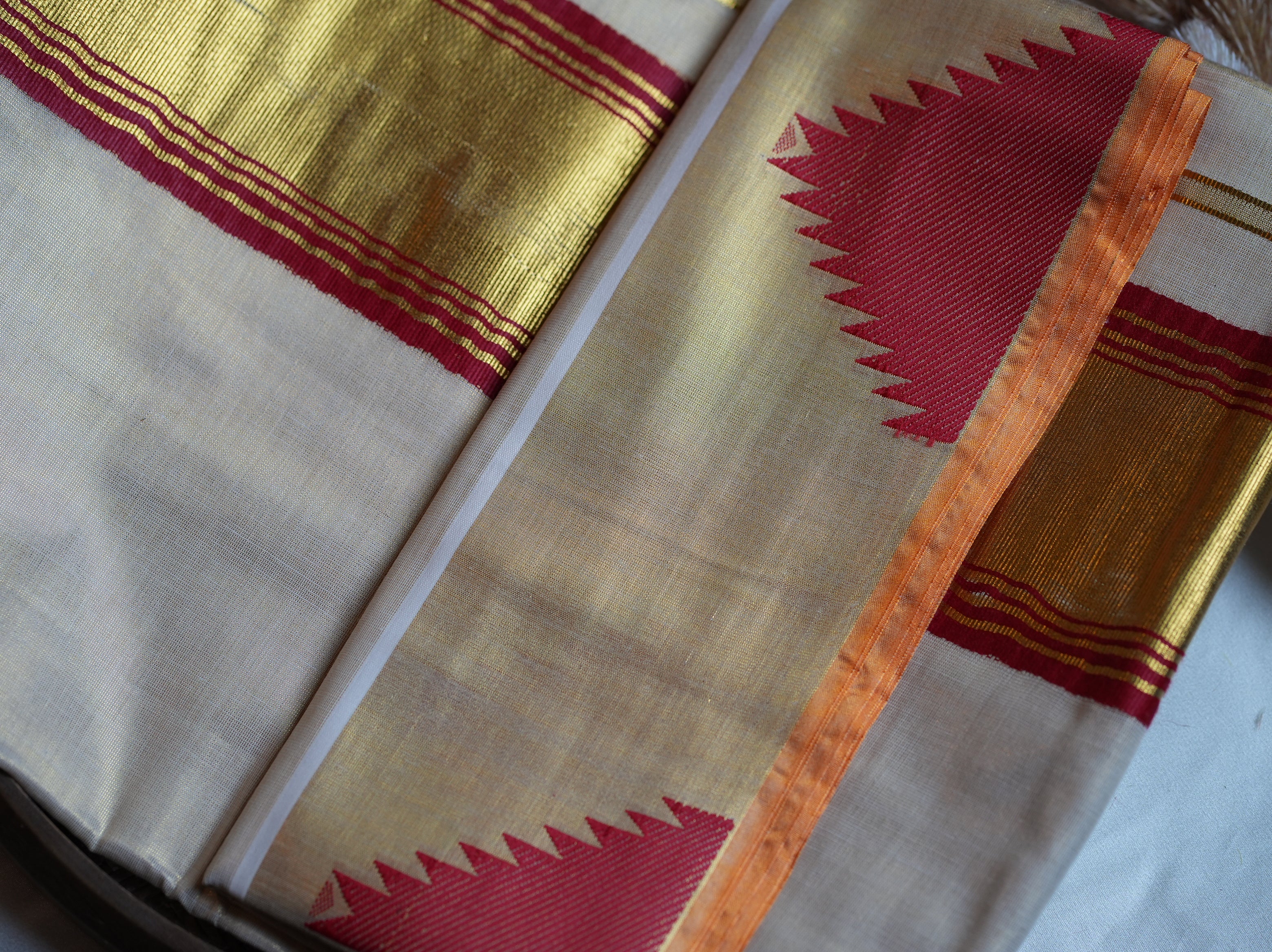 🌹 Crimson Red & Shimmering Kasavu: The Premium Tissue Kerala Saree ✨