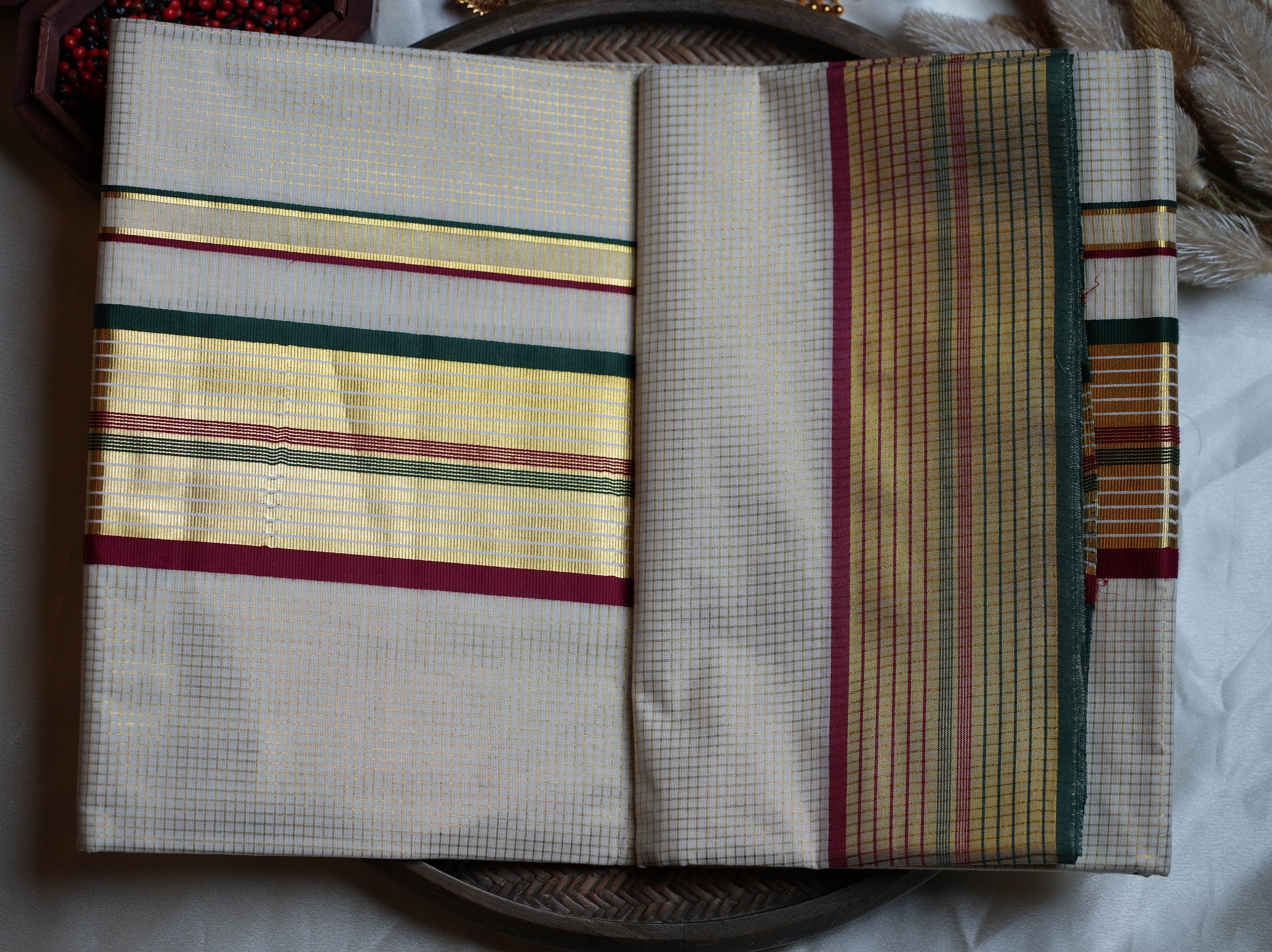 ✨ Premium Off-White Kerala Cotton Saree with Metallic Checks & Multi-Tone Kasavu Border 🌿💛