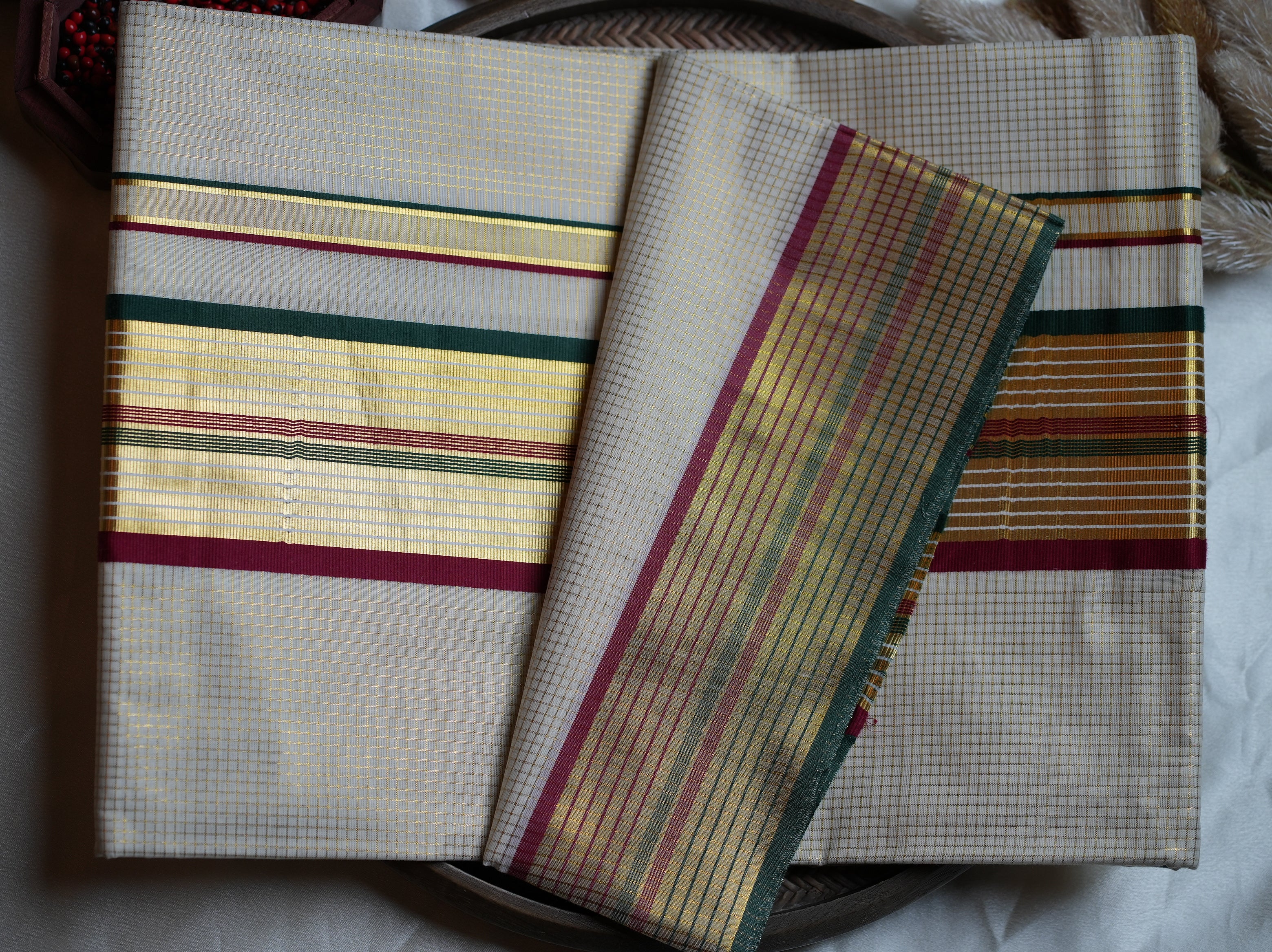 ✨ Premium Off-White Kerala Cotton Saree with Metallic Checks & Multi-Tone Kasavu Border 🌿💛