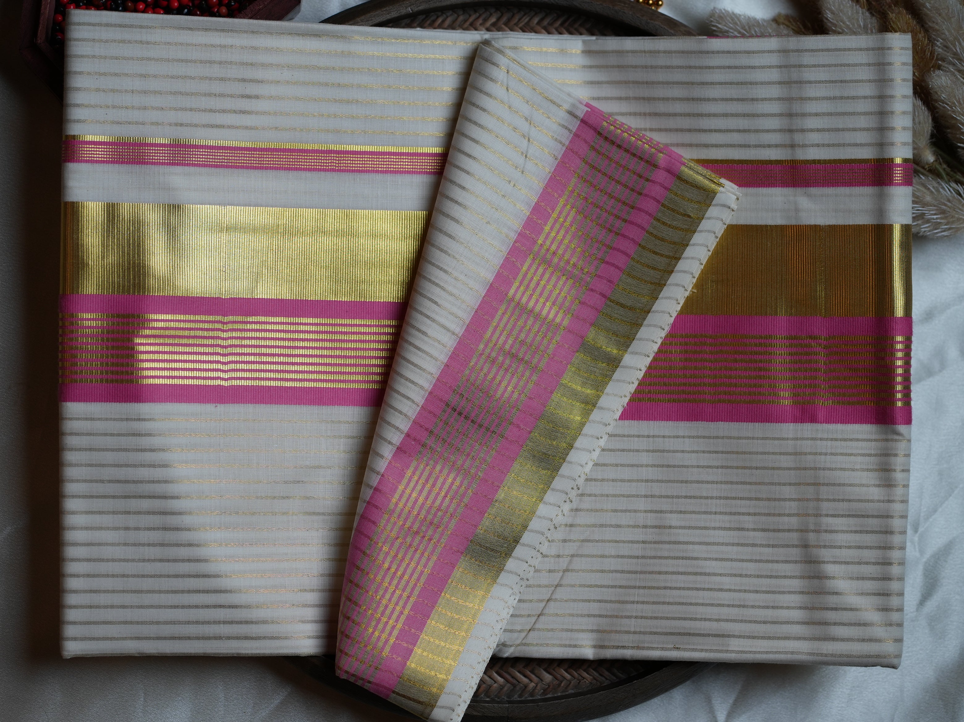 🌸 Blossom Heritage: Premium Kerala Cotton Set Saree with Fine Gold Lines and Rani Pink Accents 🌸