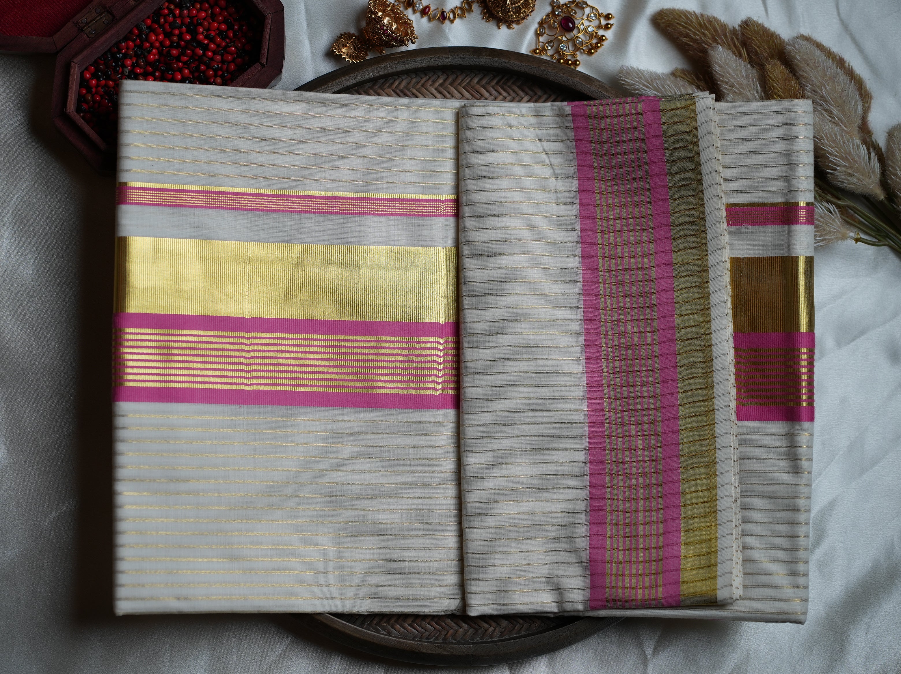 🌸 Blossom Heritage: Premium Kerala Cotton Set Saree with Fine Gold Lines and Rani Pink Accents 🌸