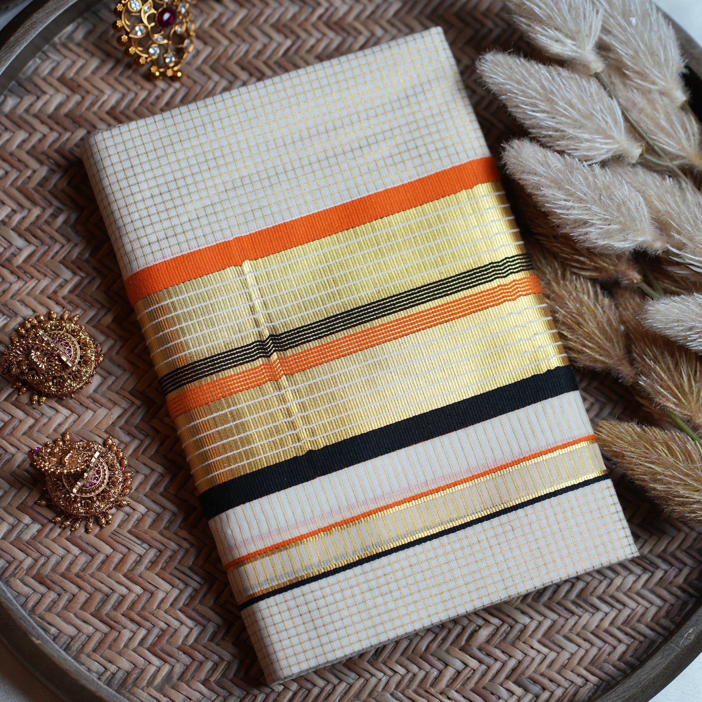 🍊 Premium Off-White Kerala Cotton Single Set Mundu with Orange, Black & Handloom-Grade Kasavu Borders ✨🌾