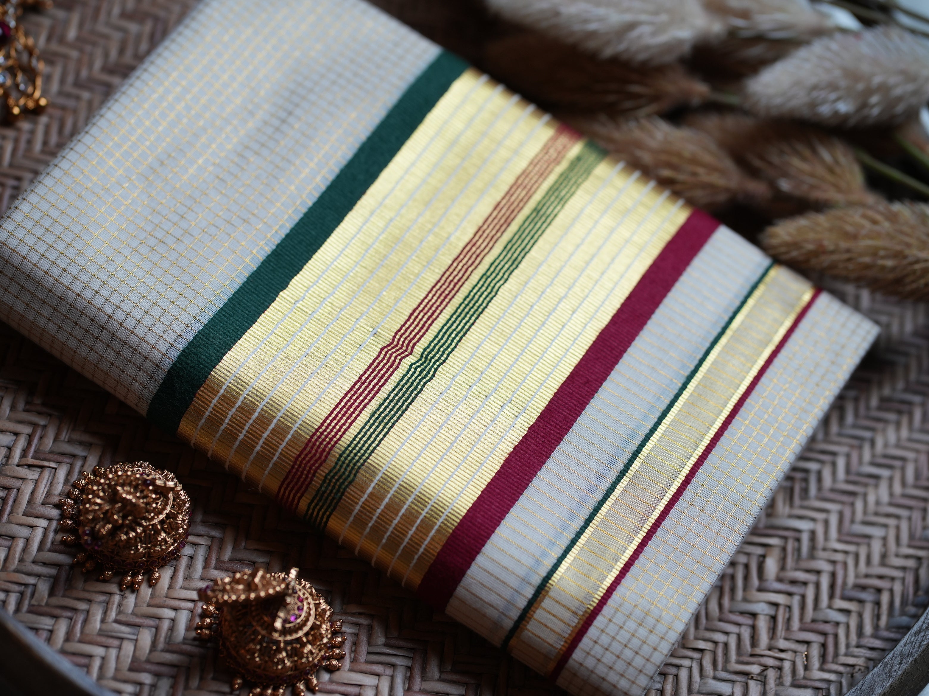 💚 Premium Off-White Kerala Cotton Single Set Mundu with Bottle Green, Maroon & Handloom-Grade Kasavu Borders ✨🌾