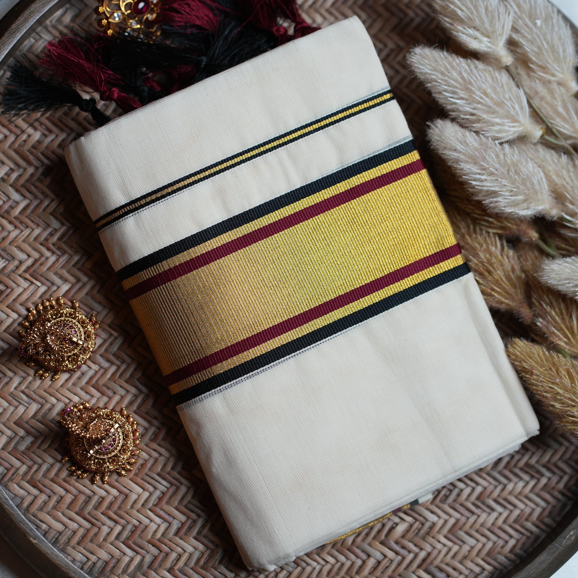 🖤 Classic Off-White Kerala Cotton Single Set Mundu with Maroon, Black & Golden Kasavu Borders ✨🌾