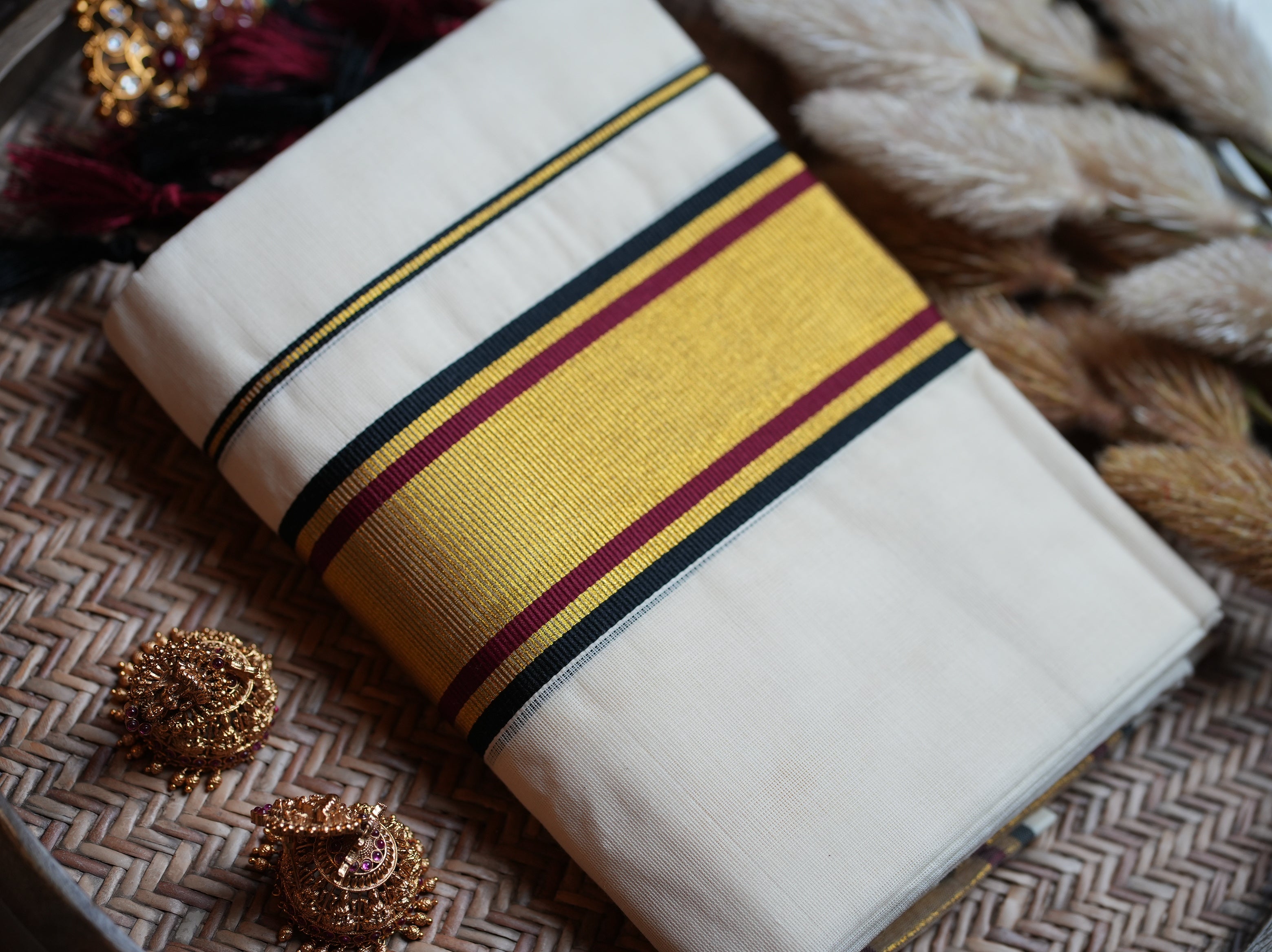 🖤 Classic Off-White Kerala Cotton Single Set Mundu with Maroon, Black & Golden Kasavu Borders ✨🌾