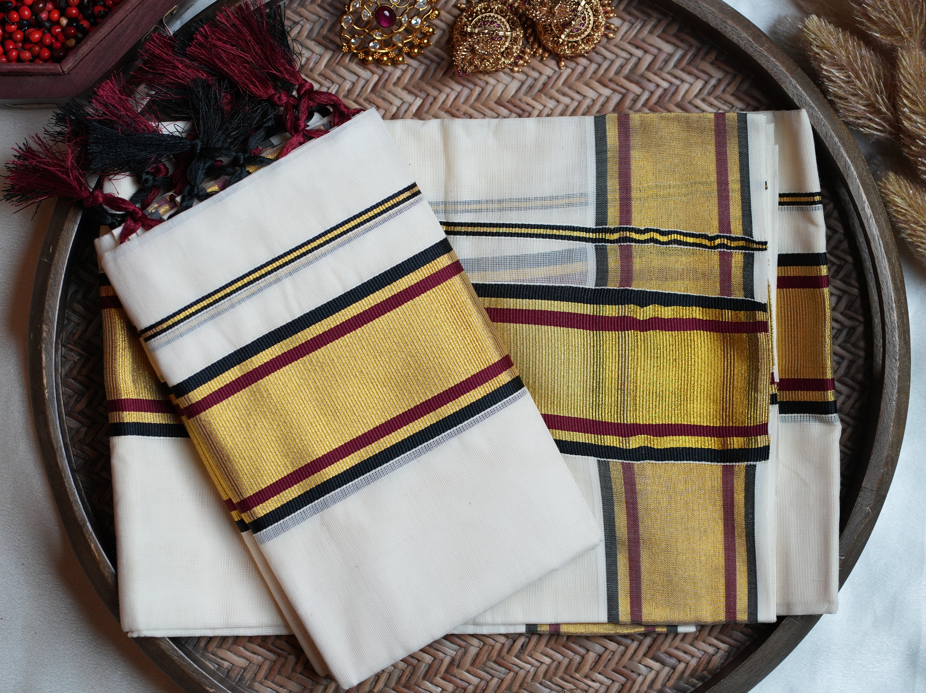 🖤 Classic Off-White Kerala Cotton Single Set Mundu with Maroon, Black & Golden Kasavu Borders ✨🌾