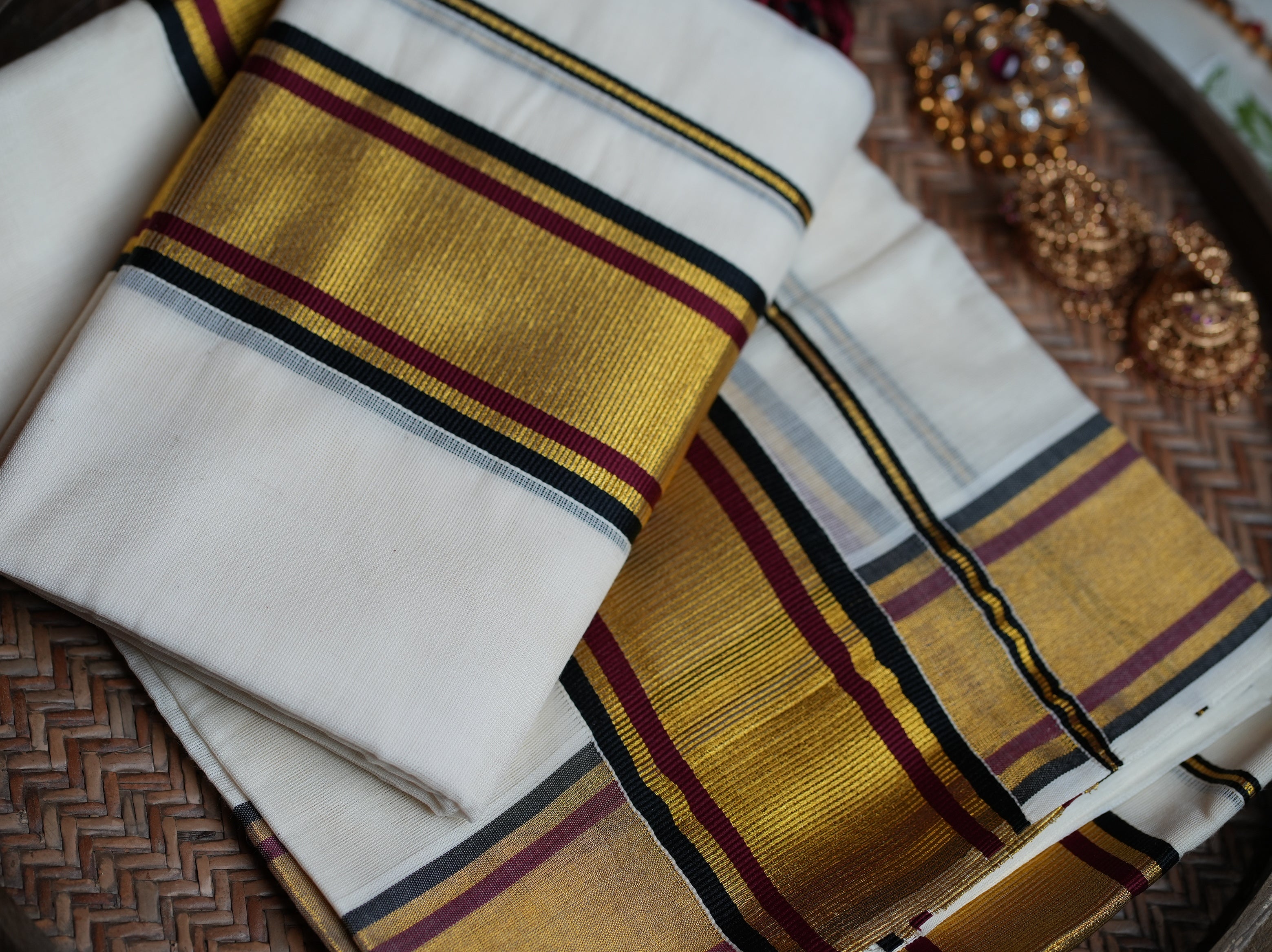 🖤 Classic Off-White Kerala Cotton Single Set Mundu with Maroon, Black & Golden Kasavu Borders ✨🌾