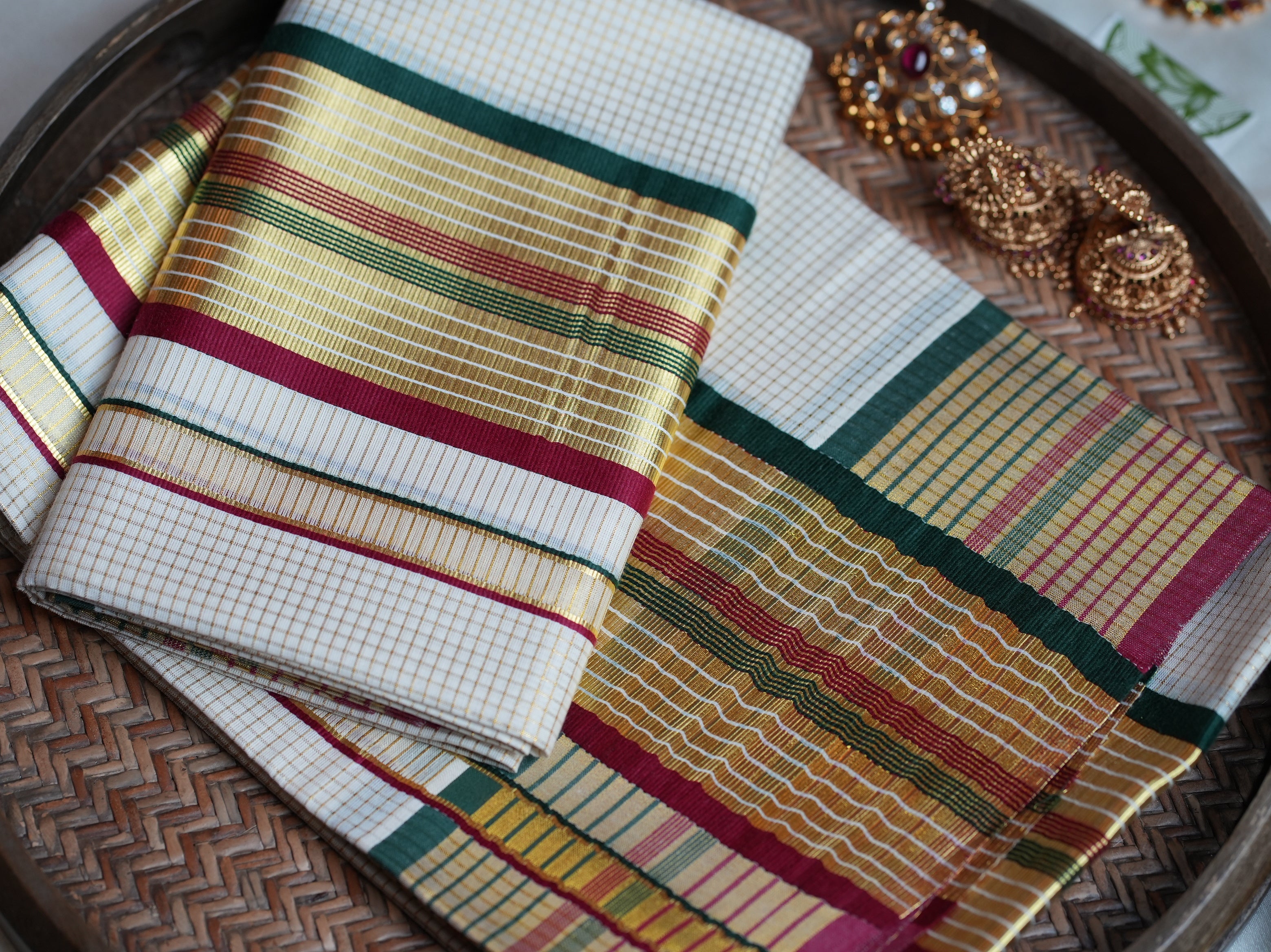 💚 Premium Off-White Kerala Cotton Single Set Mundu with Bottle Green, Maroon & Handloom-Grade Kasavu Borders ✨🌾