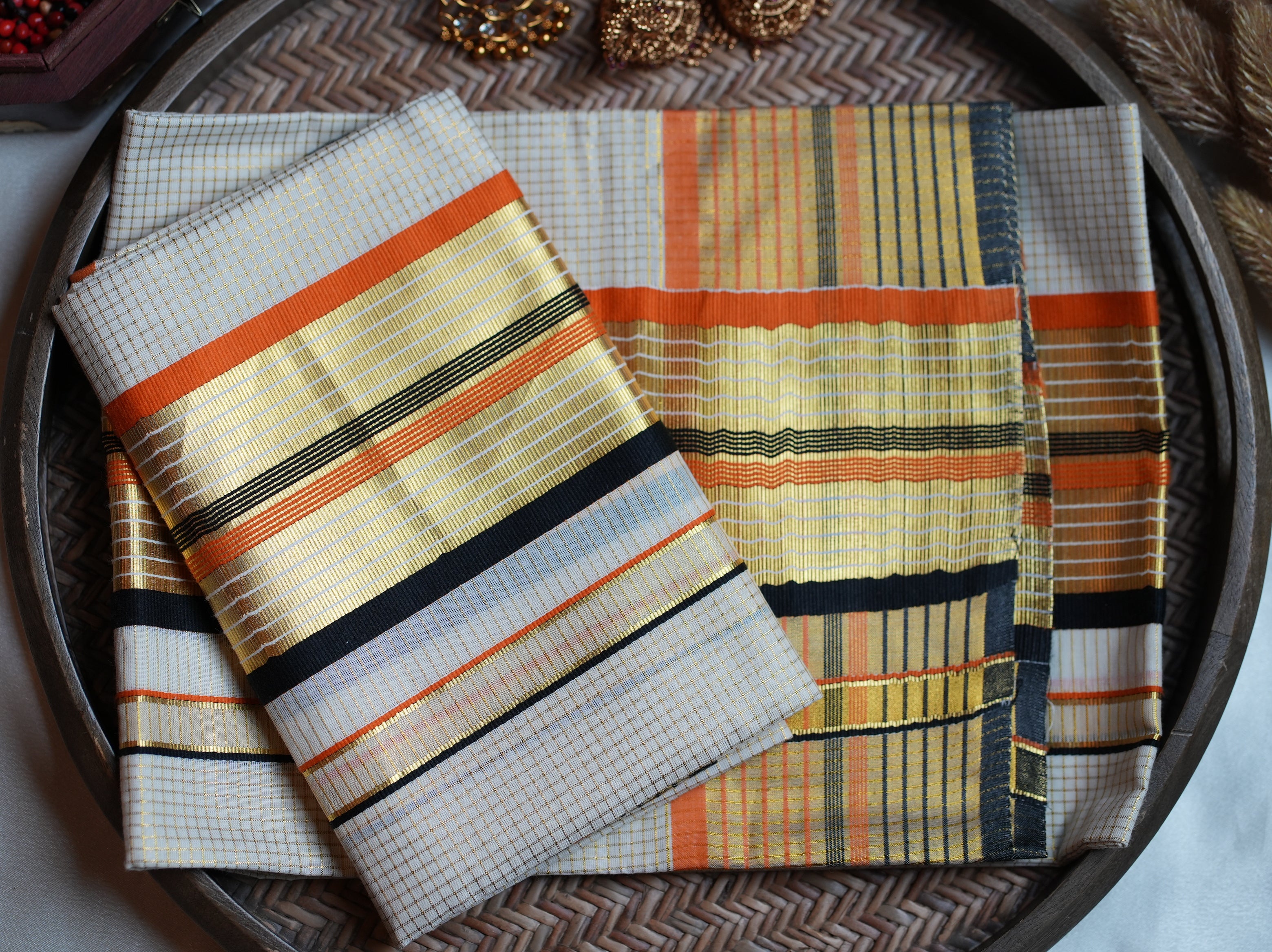 🍊 Premium Off-White Kerala Cotton Single Set Mundu with Orange, Black & Handloom-Grade Kasavu Borders ✨🌾