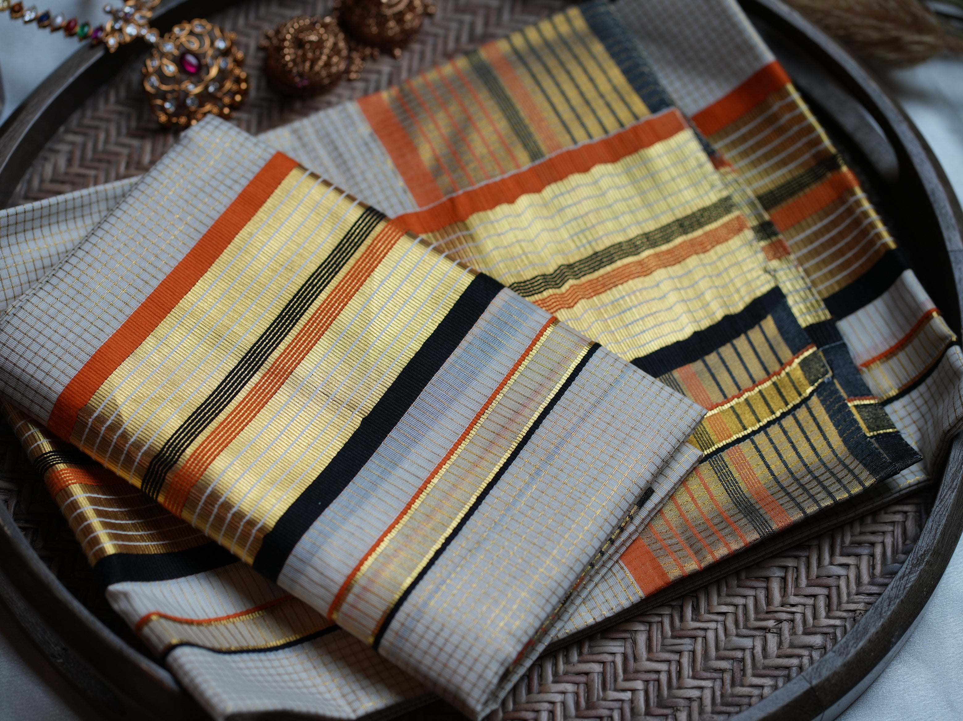 🍊 Premium Off-White Kerala Cotton Single Set Mundu with Orange, Black & Handloom-Grade Kasavu Borders ✨🌾