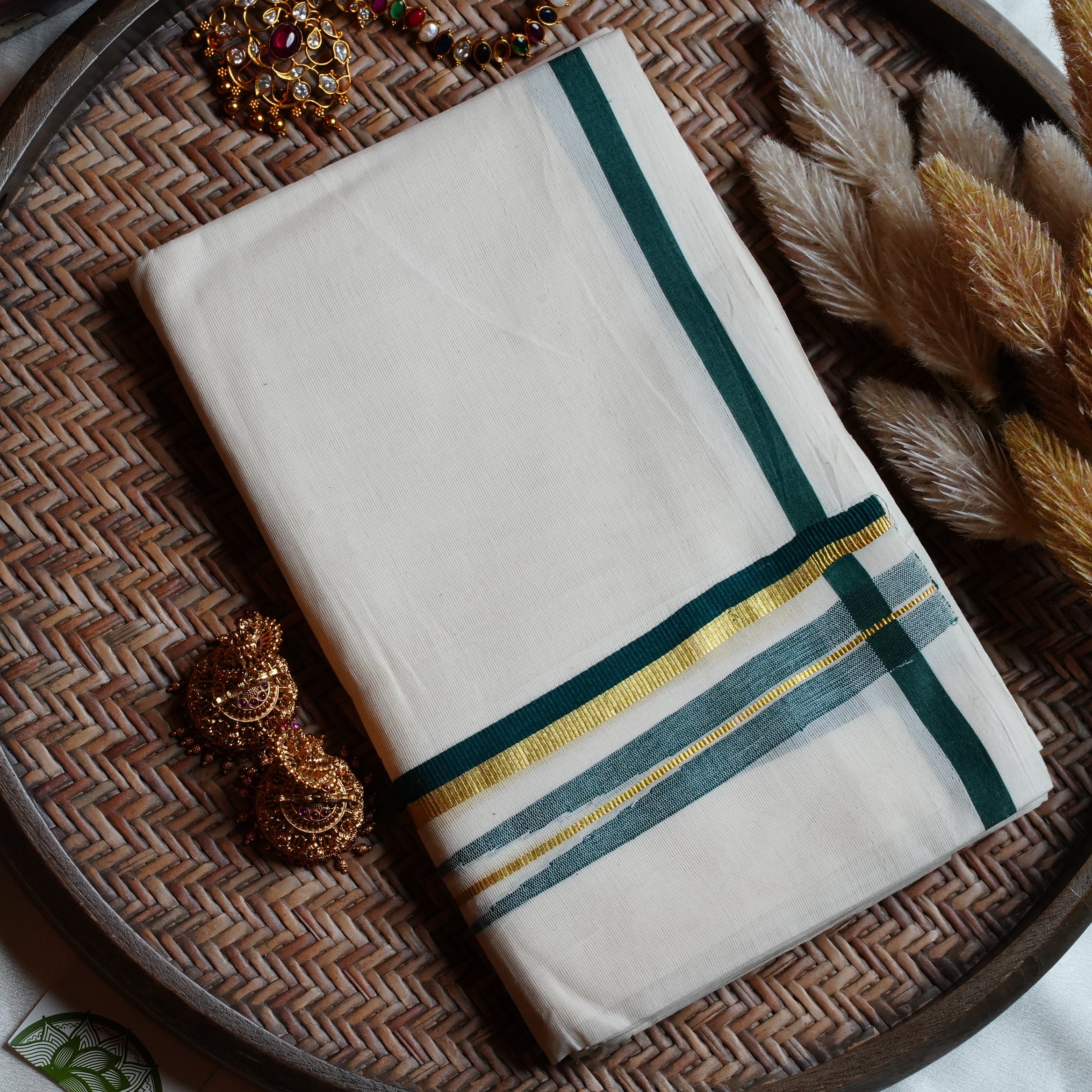 Premium Puliyilakkara Chutti Kerala Single Set Mundu with Deep Forest Green & Gold Accents