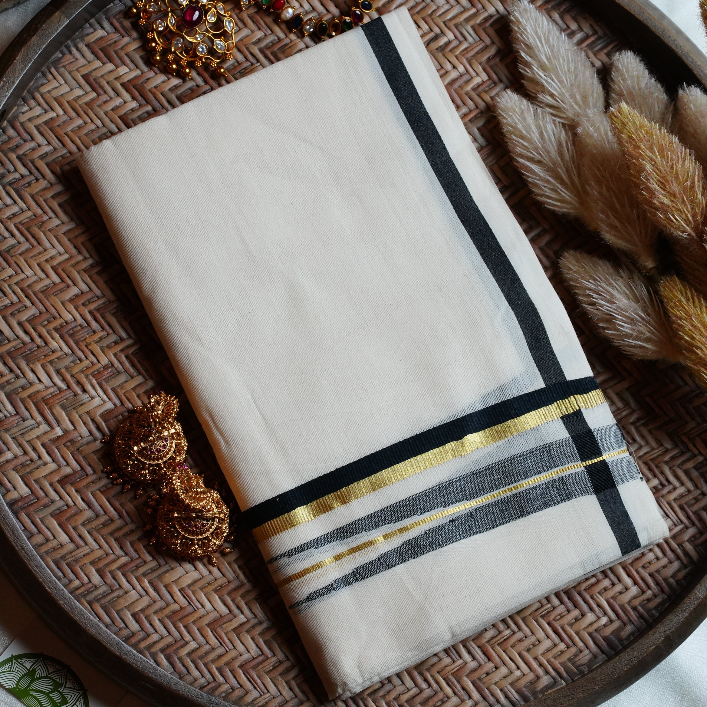 Premium Puliyilakkara Chutti Kerala Single Set Mundu with Black & Gold Accents