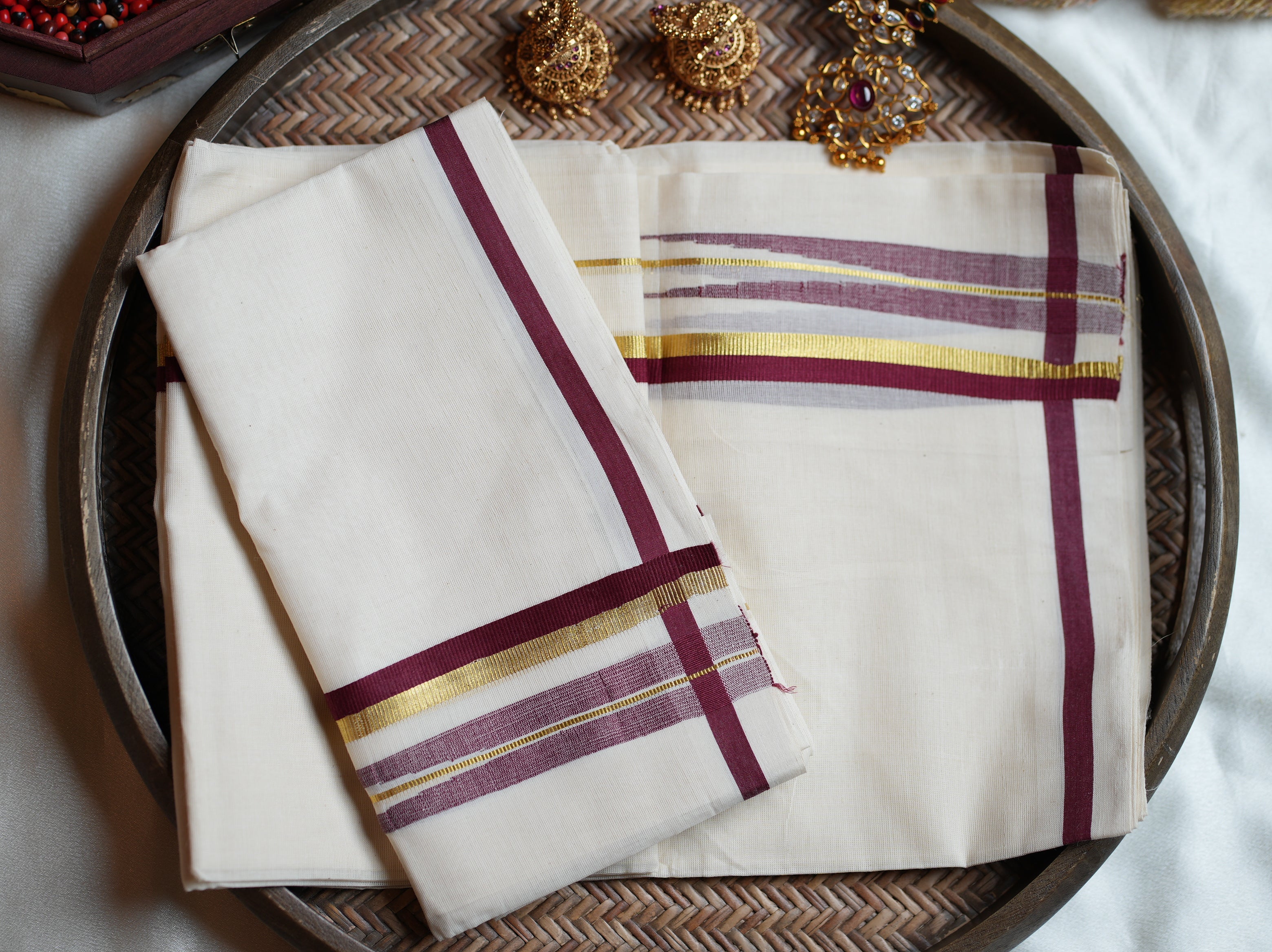Premium Puliyilakkara Chutti Kerala Single Set Mundu with Maroon & Gold Accents