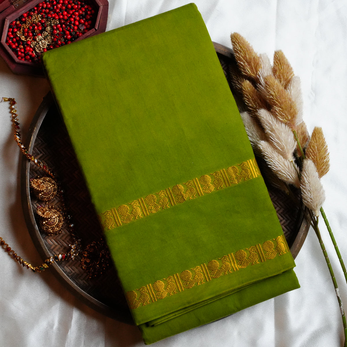 🍏 Vibrant Olive Green Sungudi Cotton Saree 🌟