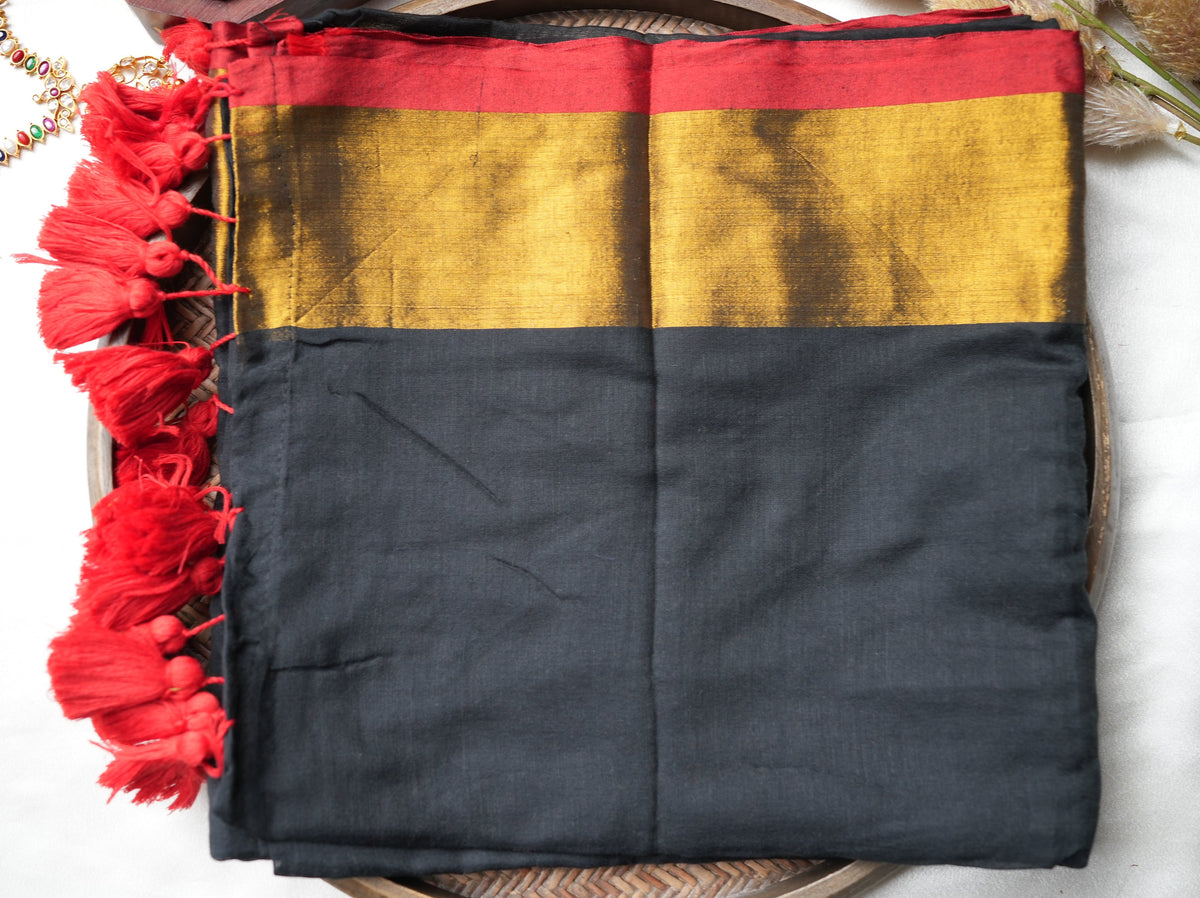 🖤 Bold Black Pure Mul Cotton Saree with Antique Gold Zari & Red Border ✨🔴 - SAROYA