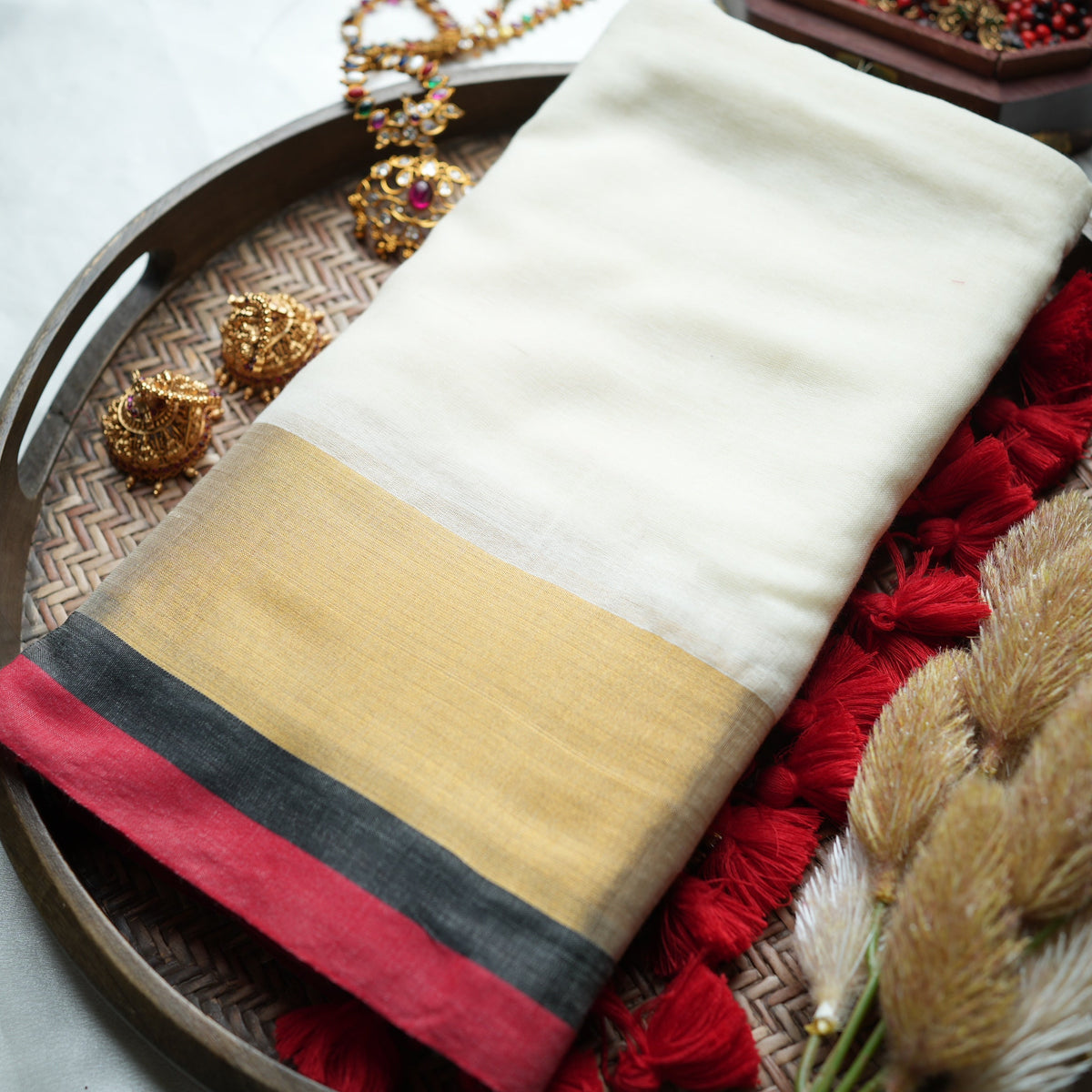 🤍 Classic Off-White Pure Mul Cotton Saree with Zari, Charcoal & Red Border ✨🔴 - SAROYA