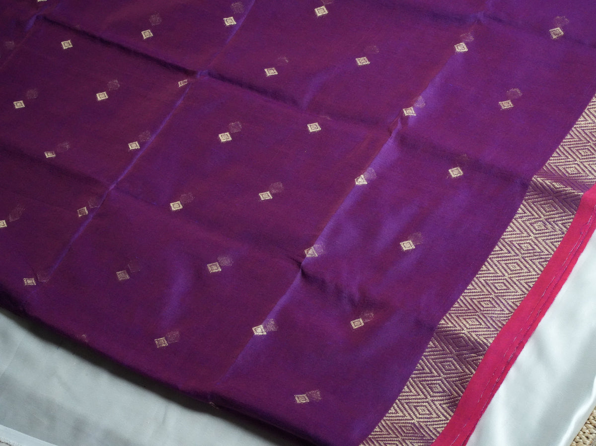 💜 Deep Royal Purple Pure Maheshwari Cotton Saree with Geometric Zari Border & Diamond Boottis ✨🥻 - SAROYA