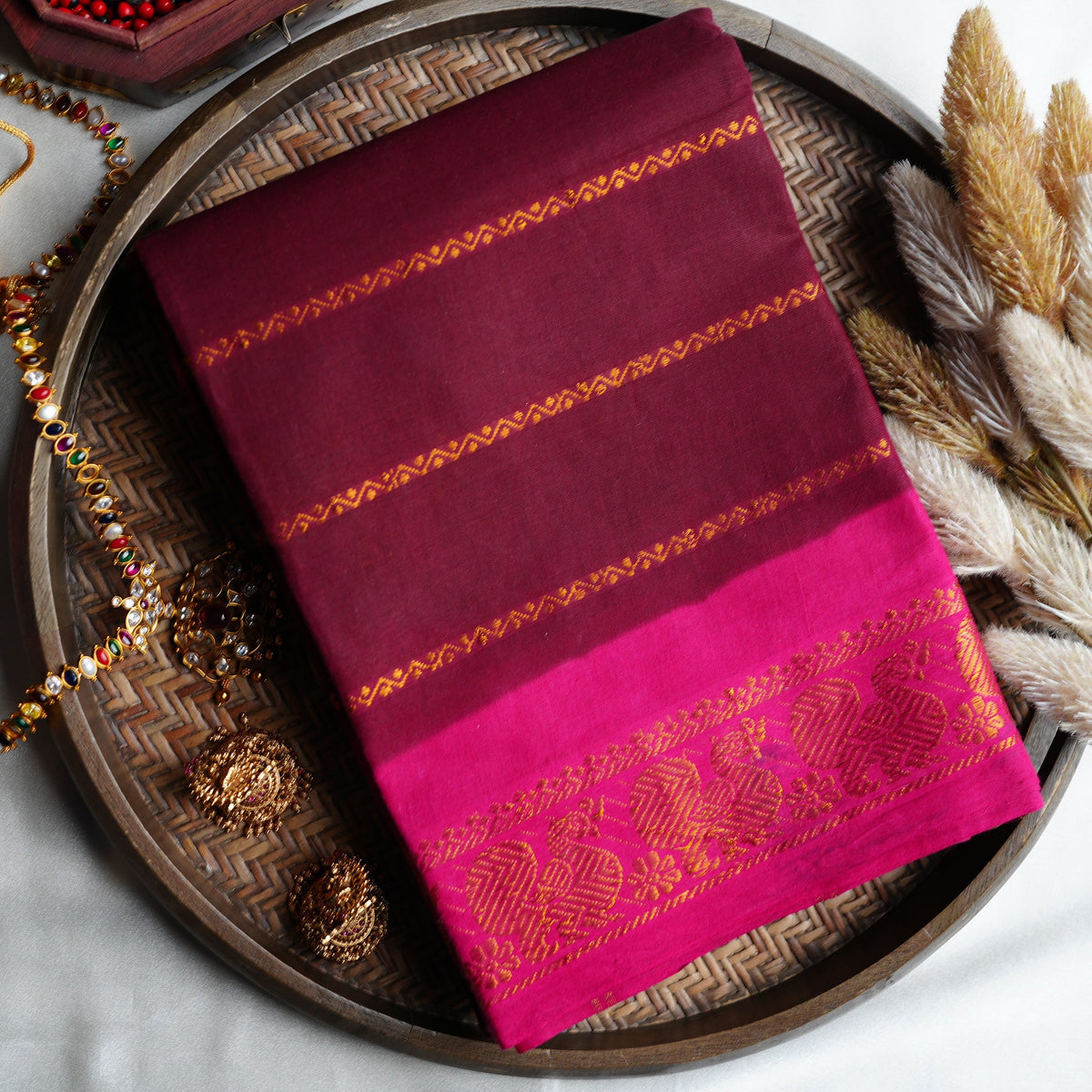 🌺 Dual-Tone Plum & Magenta Sungudi Cotton Saree with Golden Peacock Zari Border ✨🥻 - SAROYA