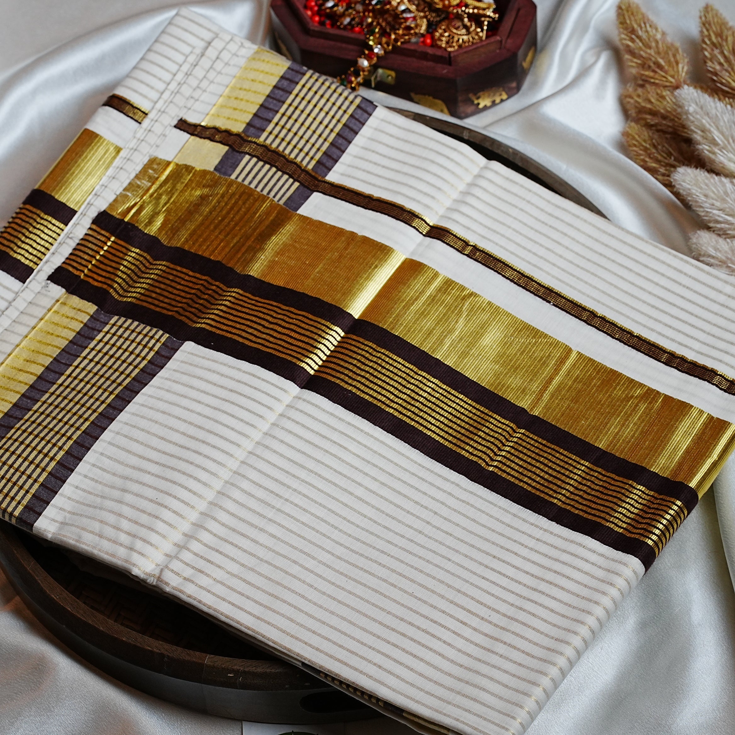 🤎 Elegant Coffee Brown & Shimmering Gold Pinstripes: The Premium Cotton Kerala Set Saree 🤎 - SAROYA