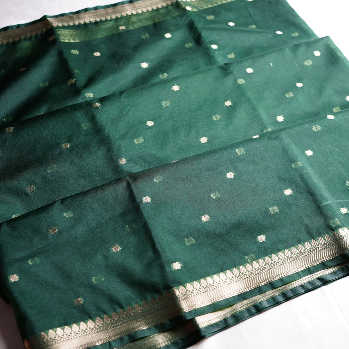 🌲 Emerald Green Banarasi Kora Organza Saree 💚✨ - SAROYA