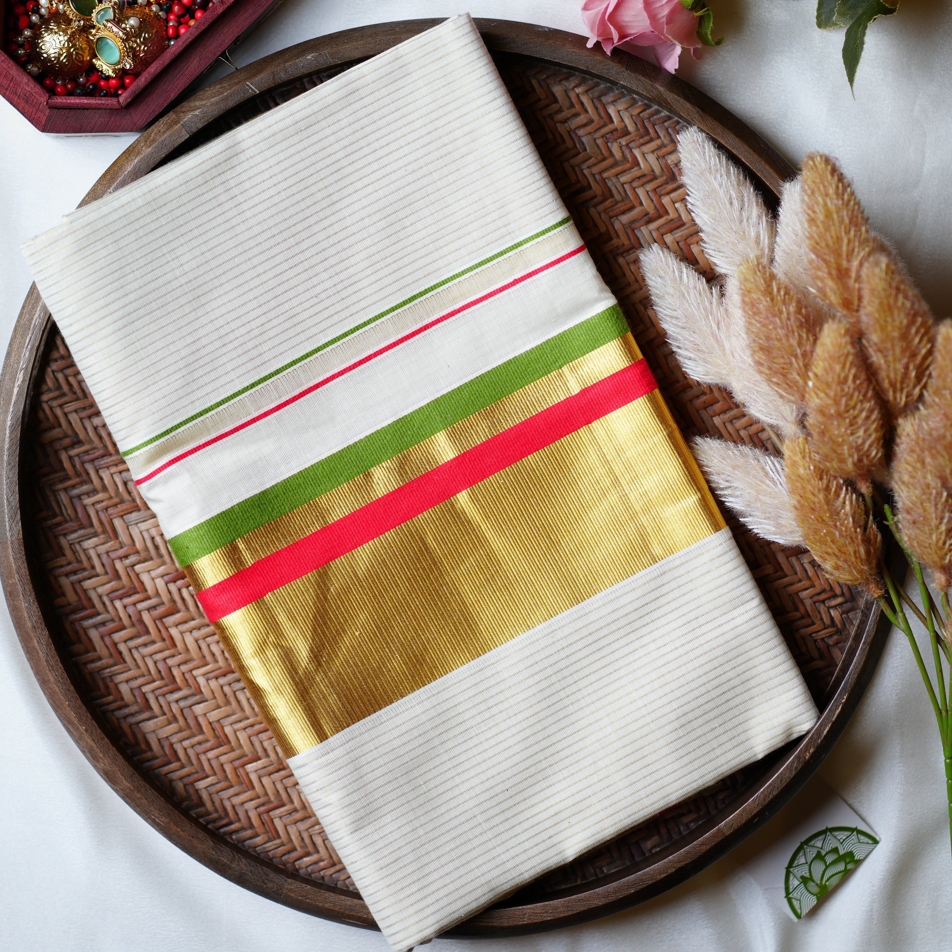 🌿 Festive Harmony: The Premium Pure Cotton Tri-Stripe Kerala Saree 🌿 - SAROYA