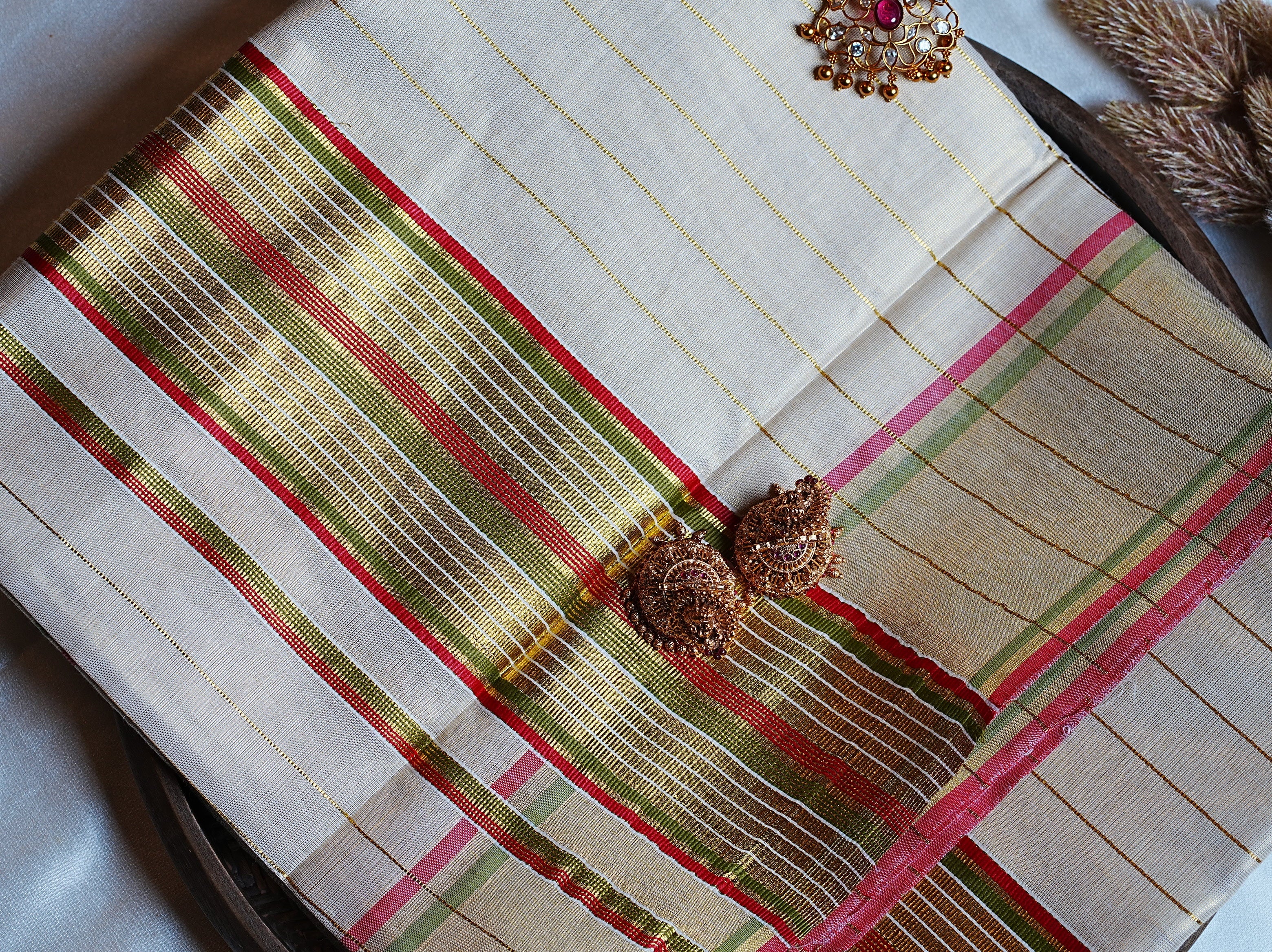 ✨ Festive Red & Leaf Green Kasavu Lines: The Premium Kerala Tissue Set Saree 💫 - SAROYA