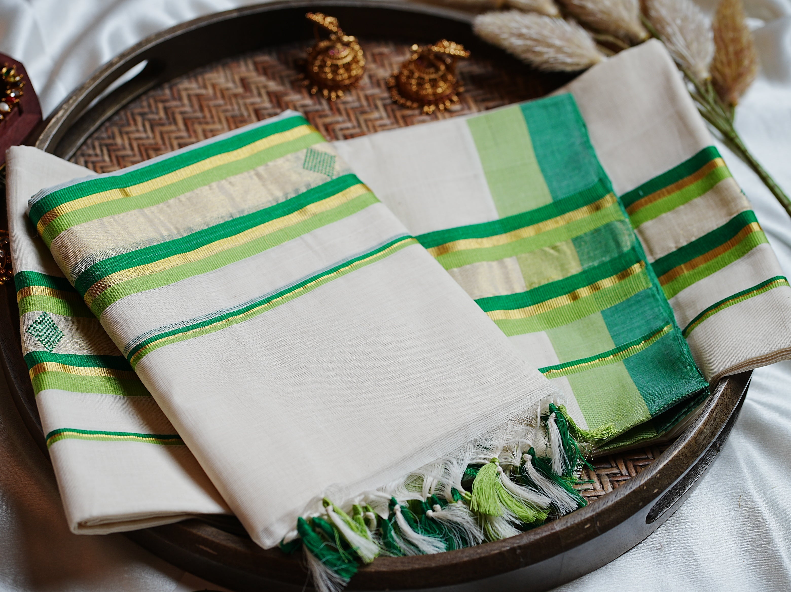 🌿 Fresh Greens & Diamond Weaves: The Premium Balaramapuram Unakapavu Handloom Set Mundu 🌿 - SAROYA