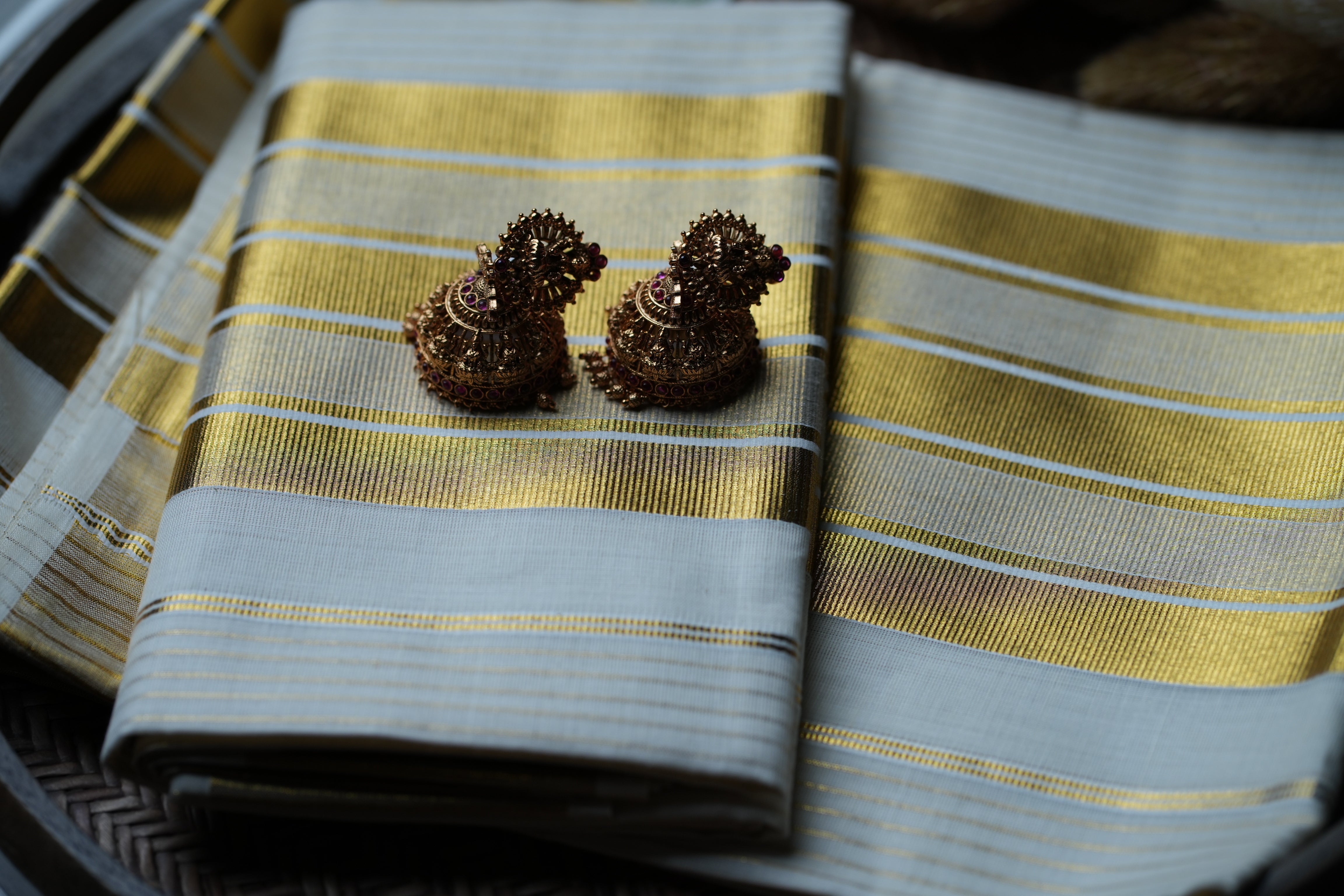 Golden Radiance: Premium Kerala Set Mundu with All-Over Zari Lines - SAROYA
