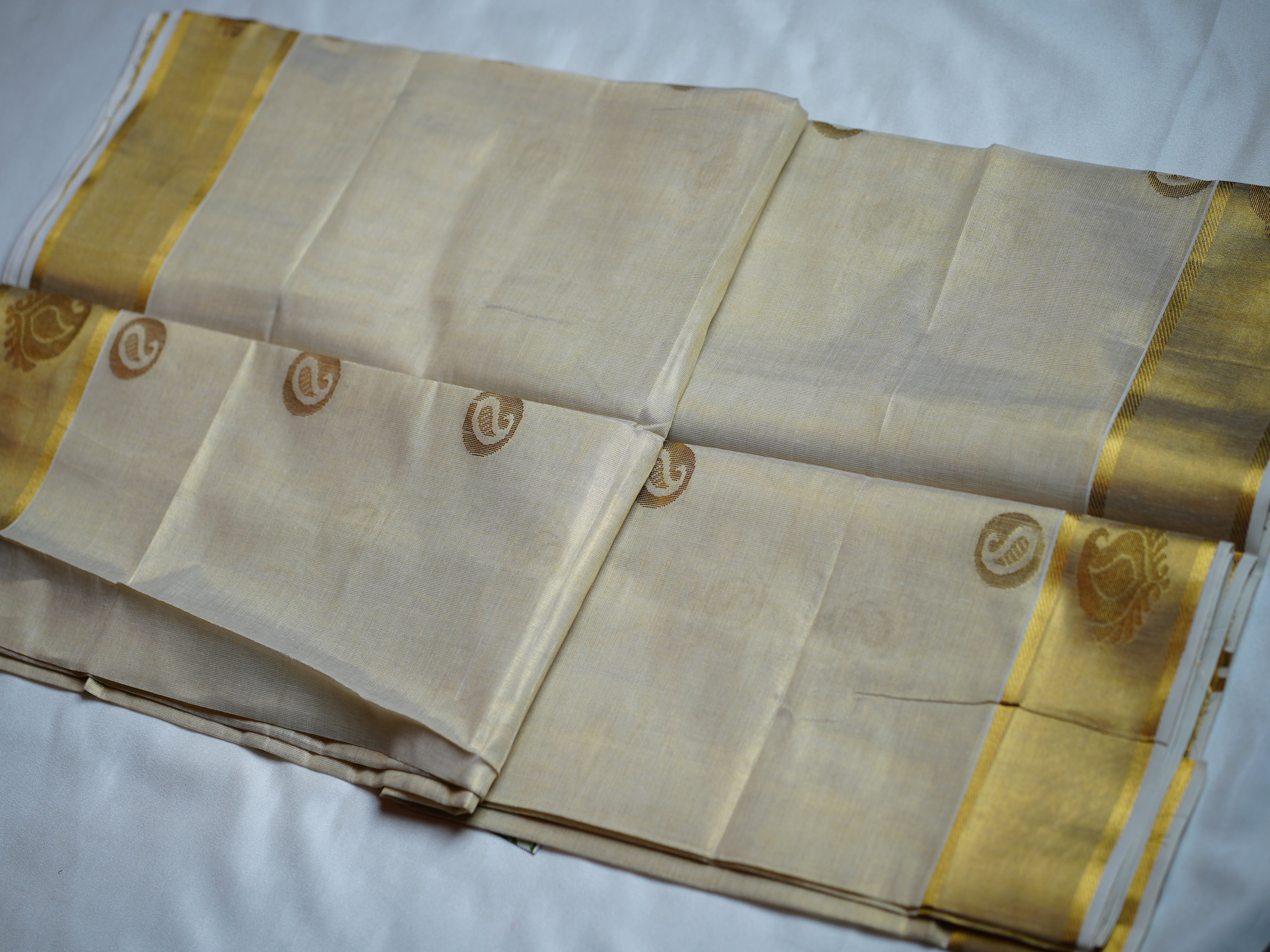 🦚 Imperial Peacock Shimmer: The Premium Tissue Kerala Set Mundu 🦚 - SAROYA