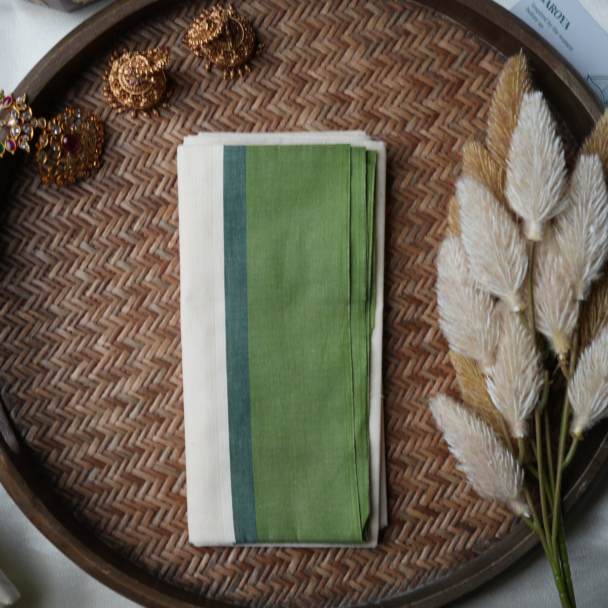 🌿 Off-White & Leaf Green Premium Handloom Replica Pure Cotton Set Mundu with Unstitched Blouse Piece by Saroya ✨🥻🍃 - SAROYA