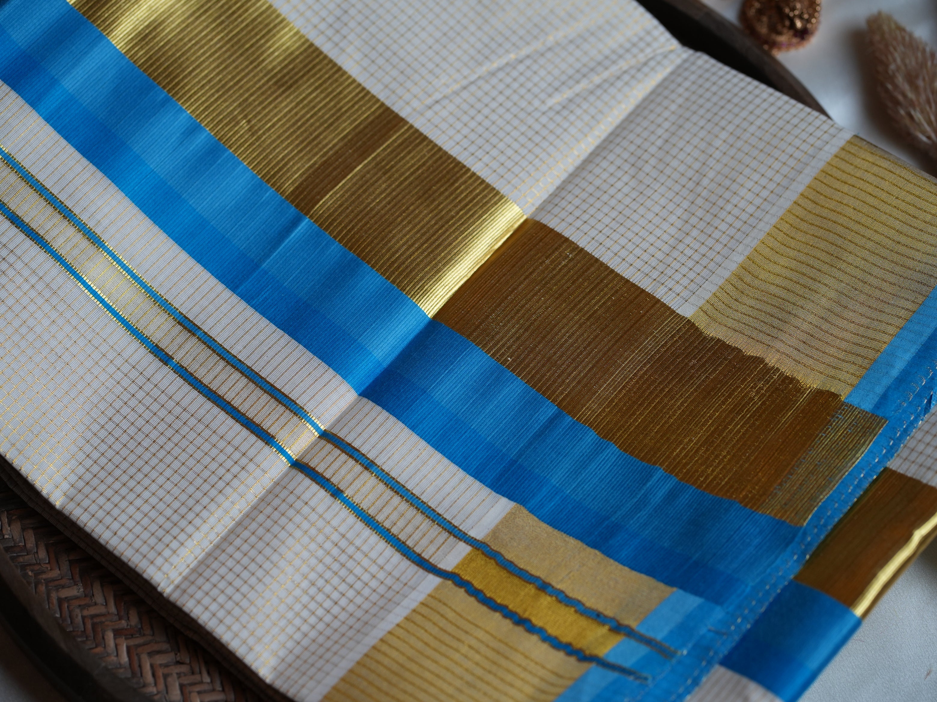 🦋 Premium Cotton Checked Kerala Saree with Electric Blue Border 💙 - SAROYA