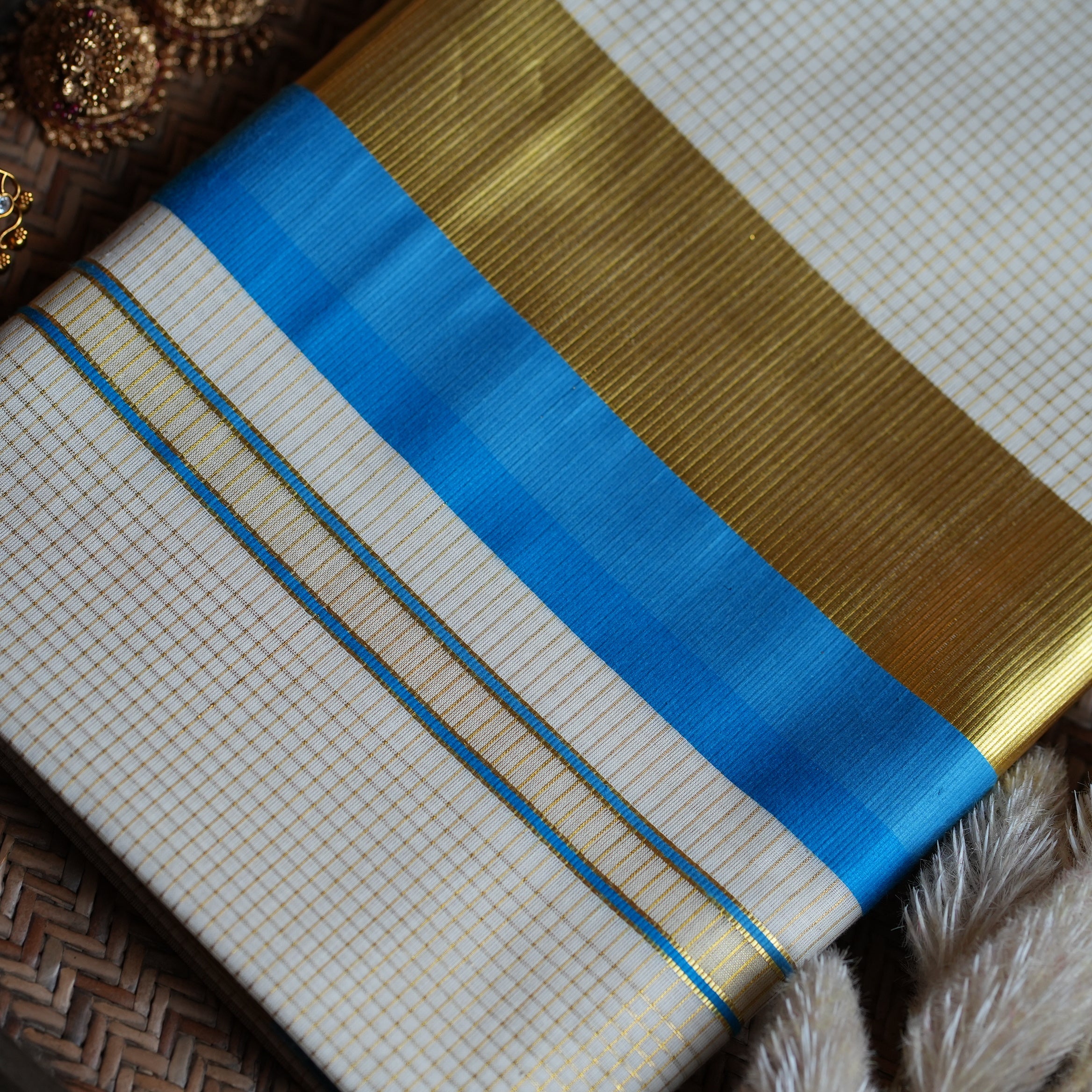 🦋 Premium Cotton Checked Kerala Saree with Electric Blue Border 💙 - SAROYA