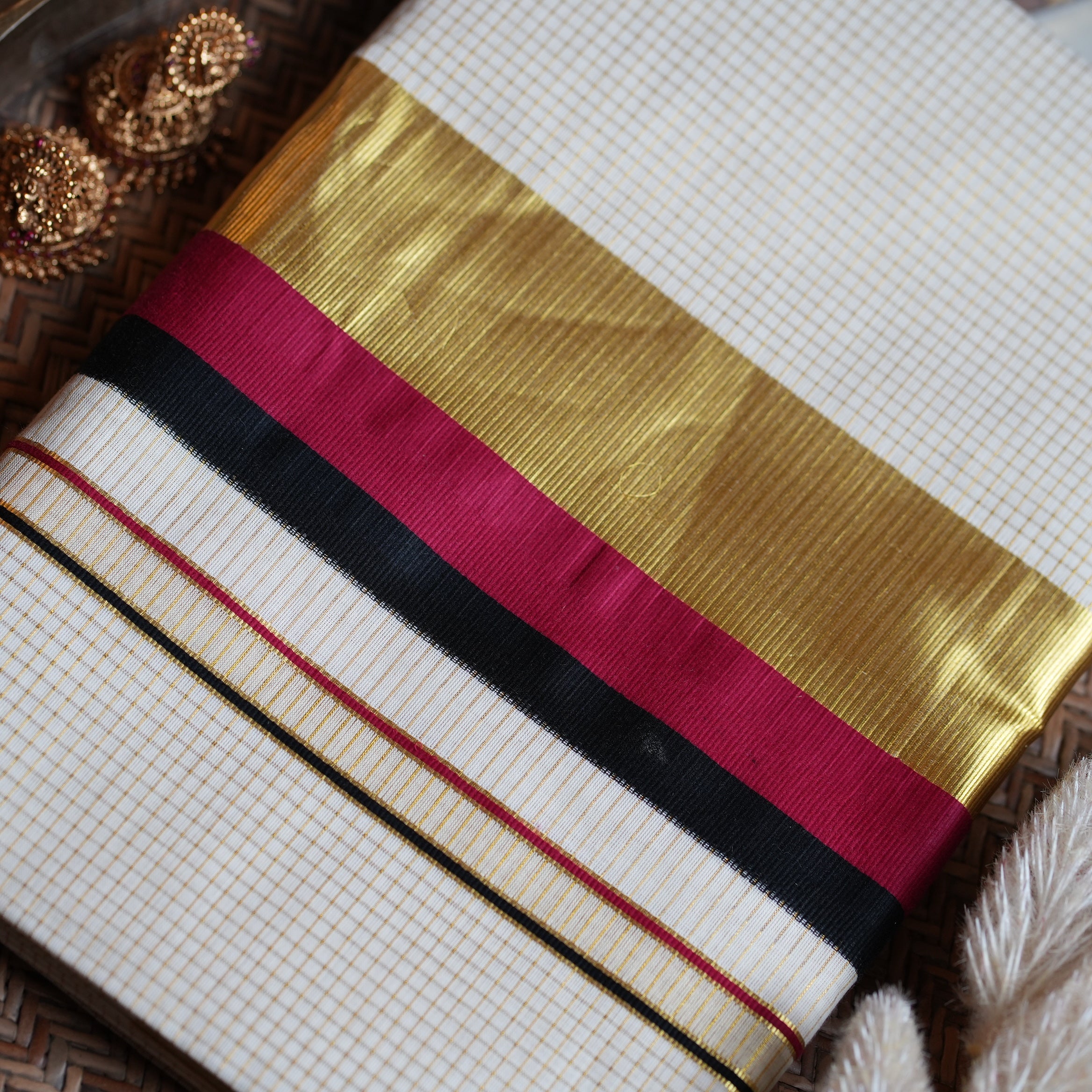 🌹 Premium Cotton Checked Kerala Saree with Magenta & Black Kasavu Border 🖤 - SAROYA