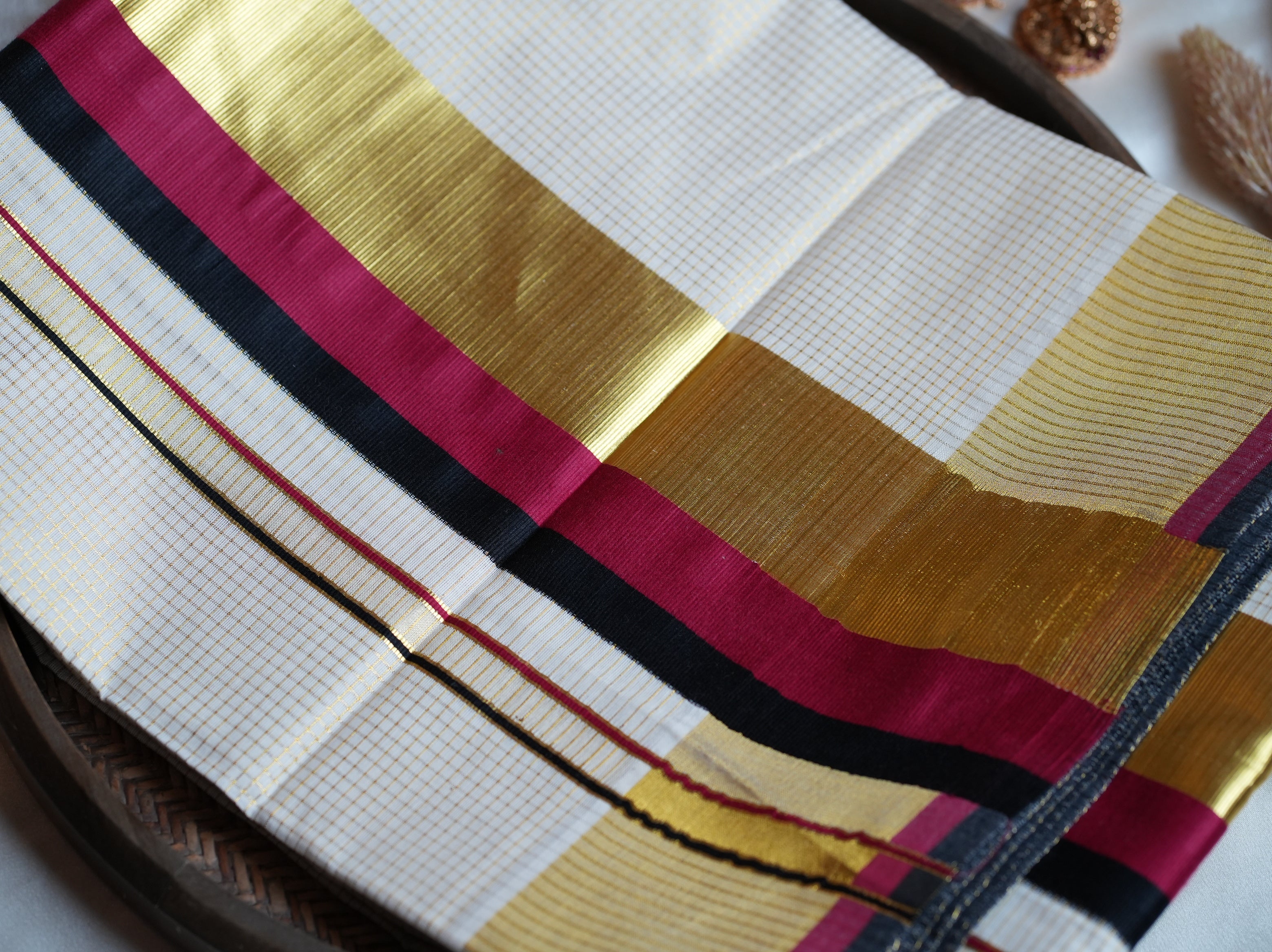 🌹 Premium Cotton Checked Kerala Saree with Magenta & Black Kasavu Border 🖤 - SAROYA