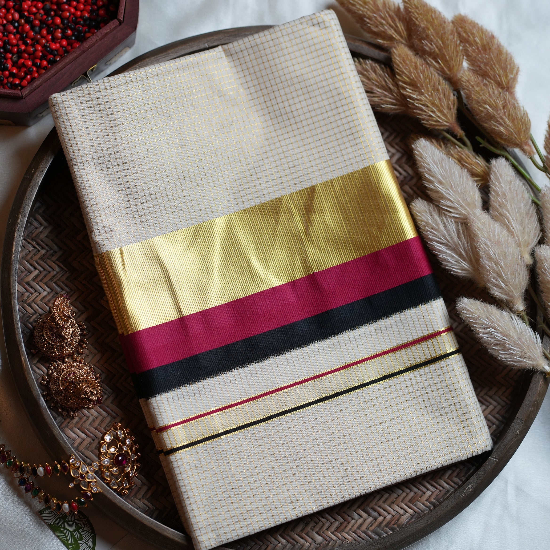 🌹 Premium Cotton Checked Kerala Saree with Magenta & Black Kasavu Border 🖤 - SAROYA