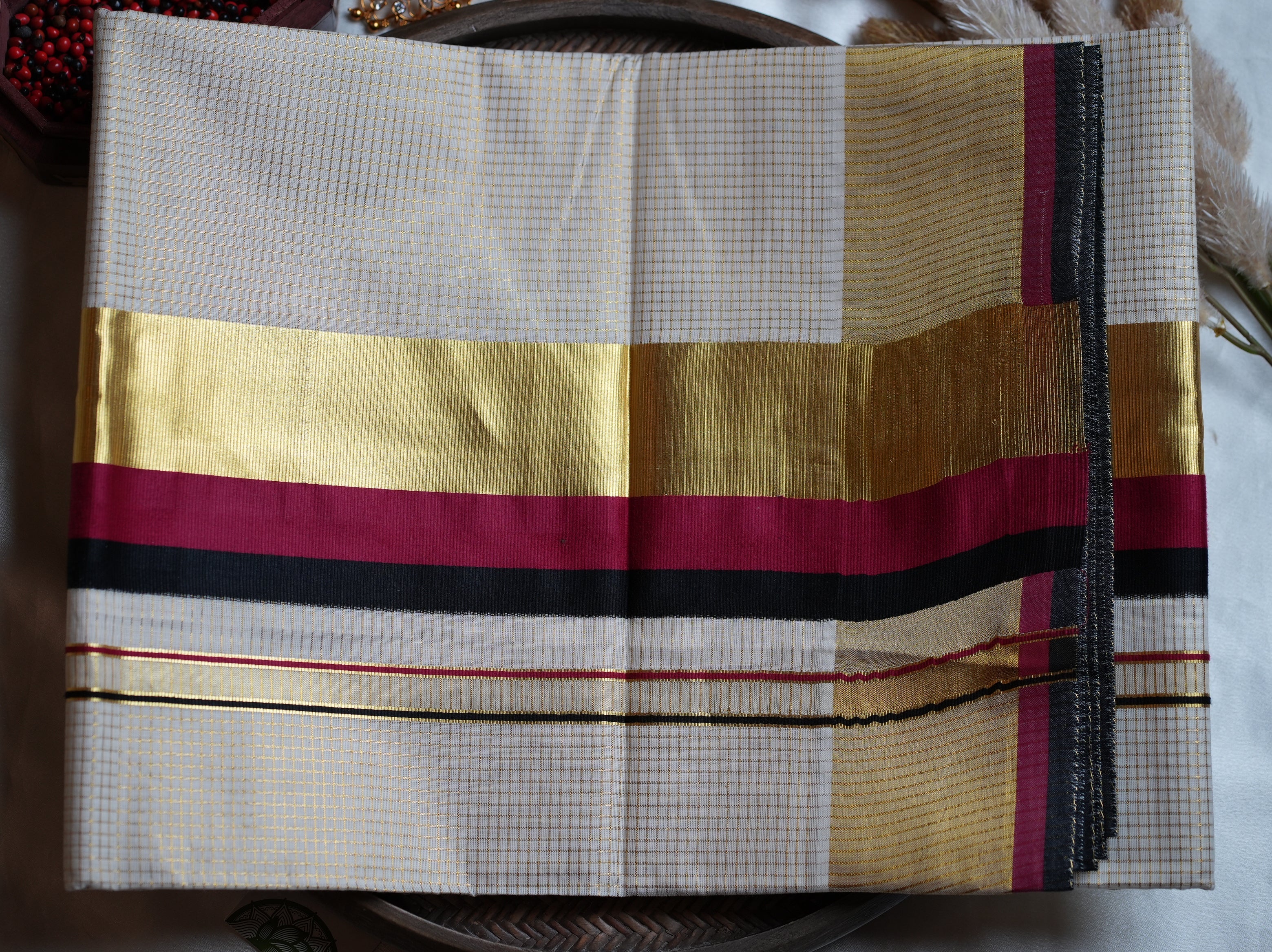 🌹 Premium Cotton Checked Kerala Saree with Magenta & Black Kasavu Border 🖤 - SAROYA